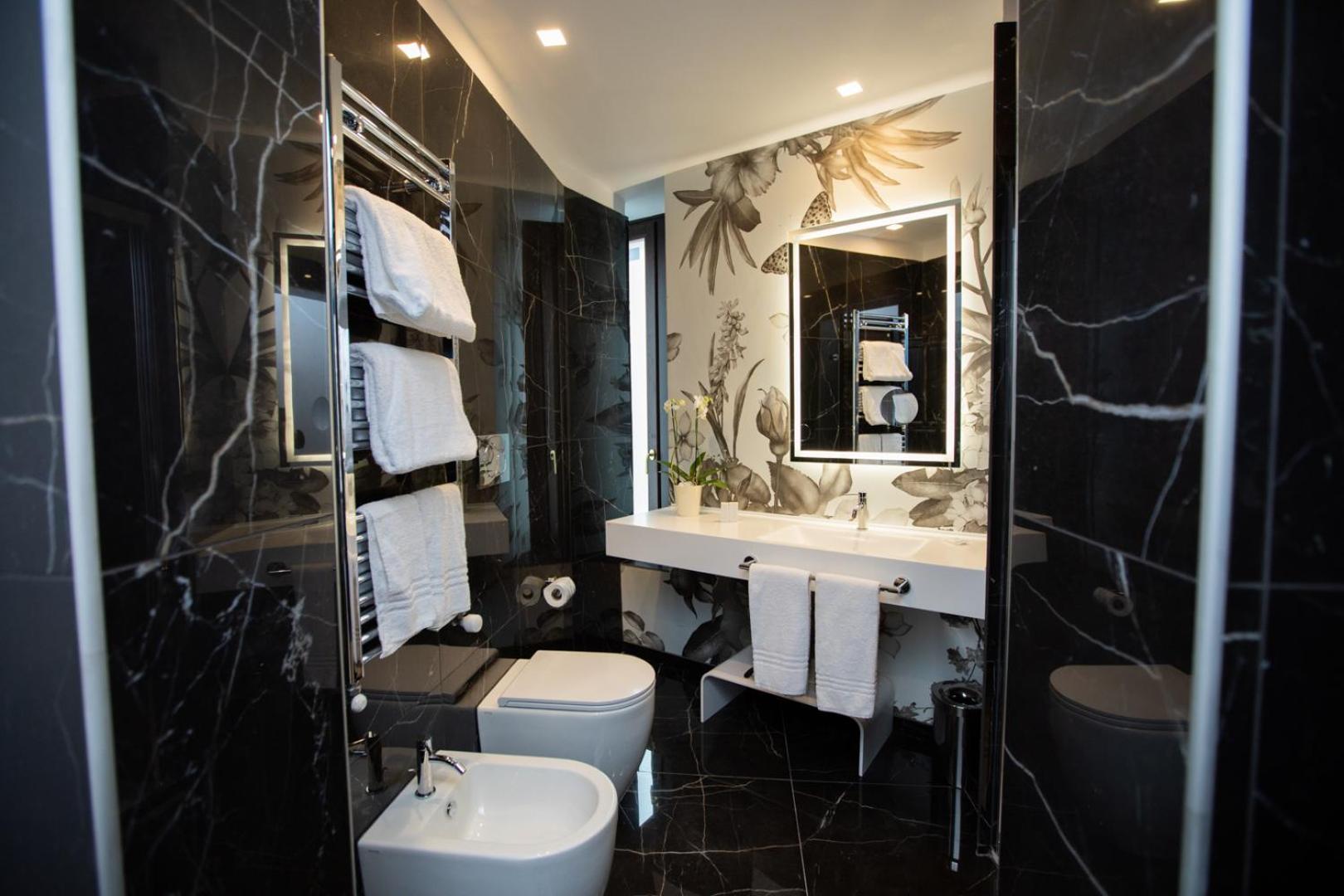 Deluxe Double or Twin Room with City View photo 3