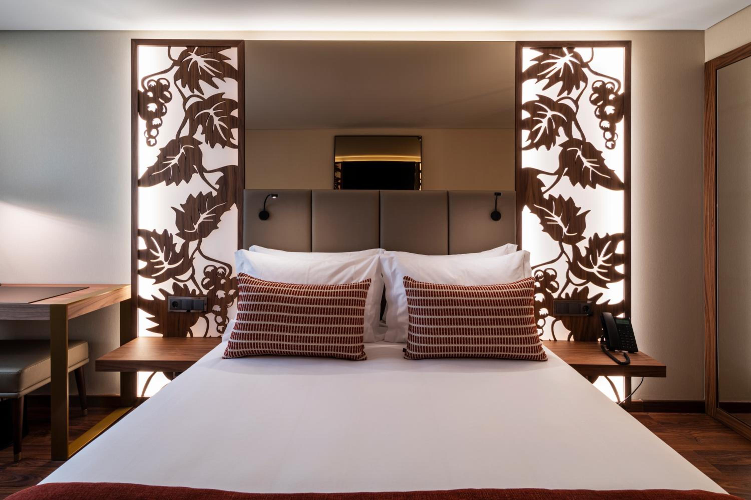 Superior Double Room with Balcony - Photo 1