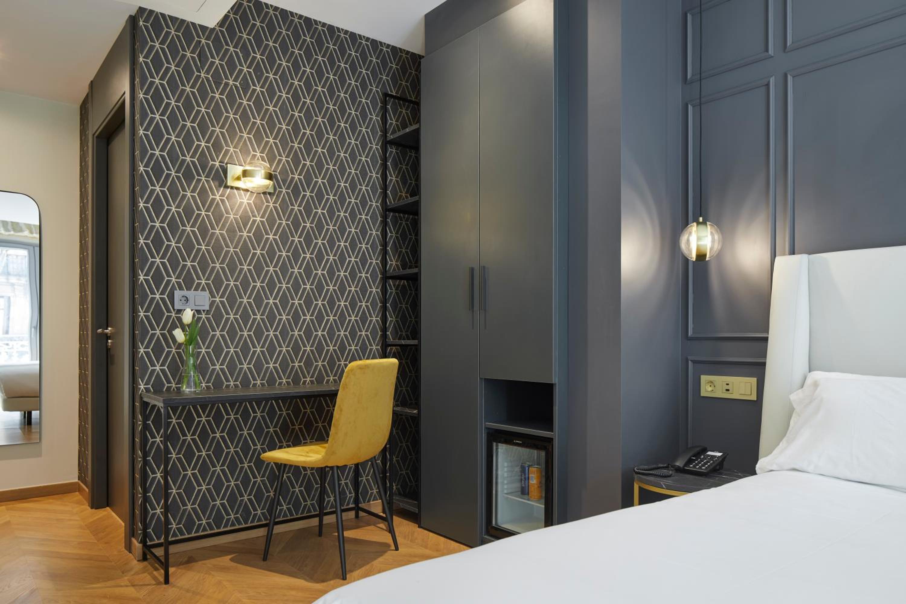 Double or Twin Room - Photo 4