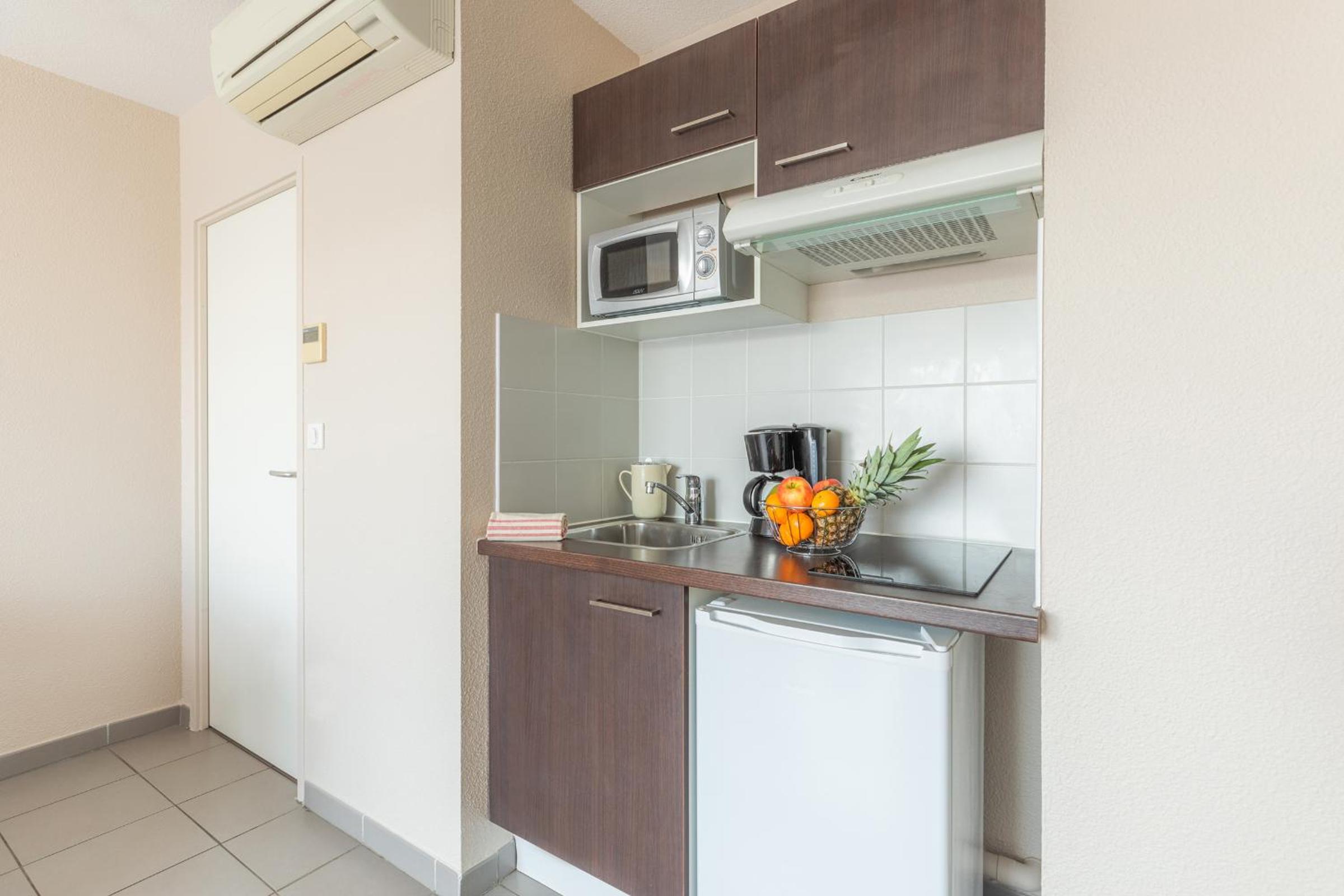 One-Bedroom Apartment - Photo 3