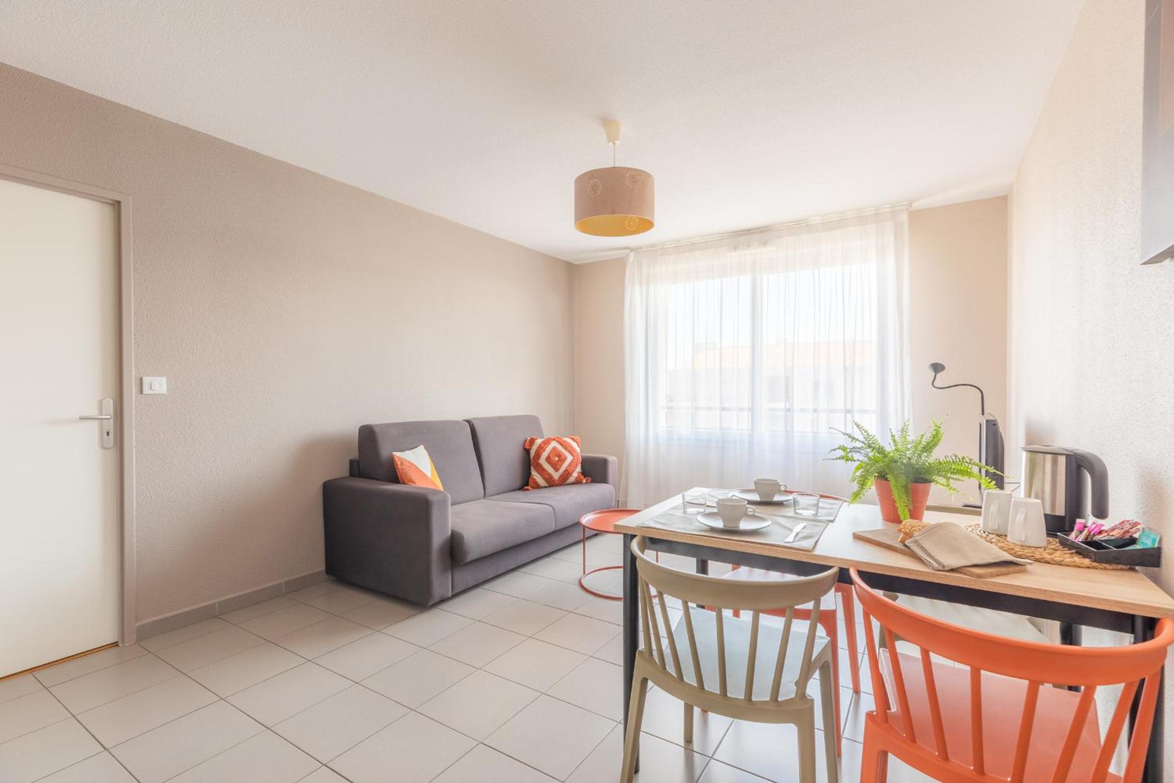 One-Bedroom Apartment - Photo 4