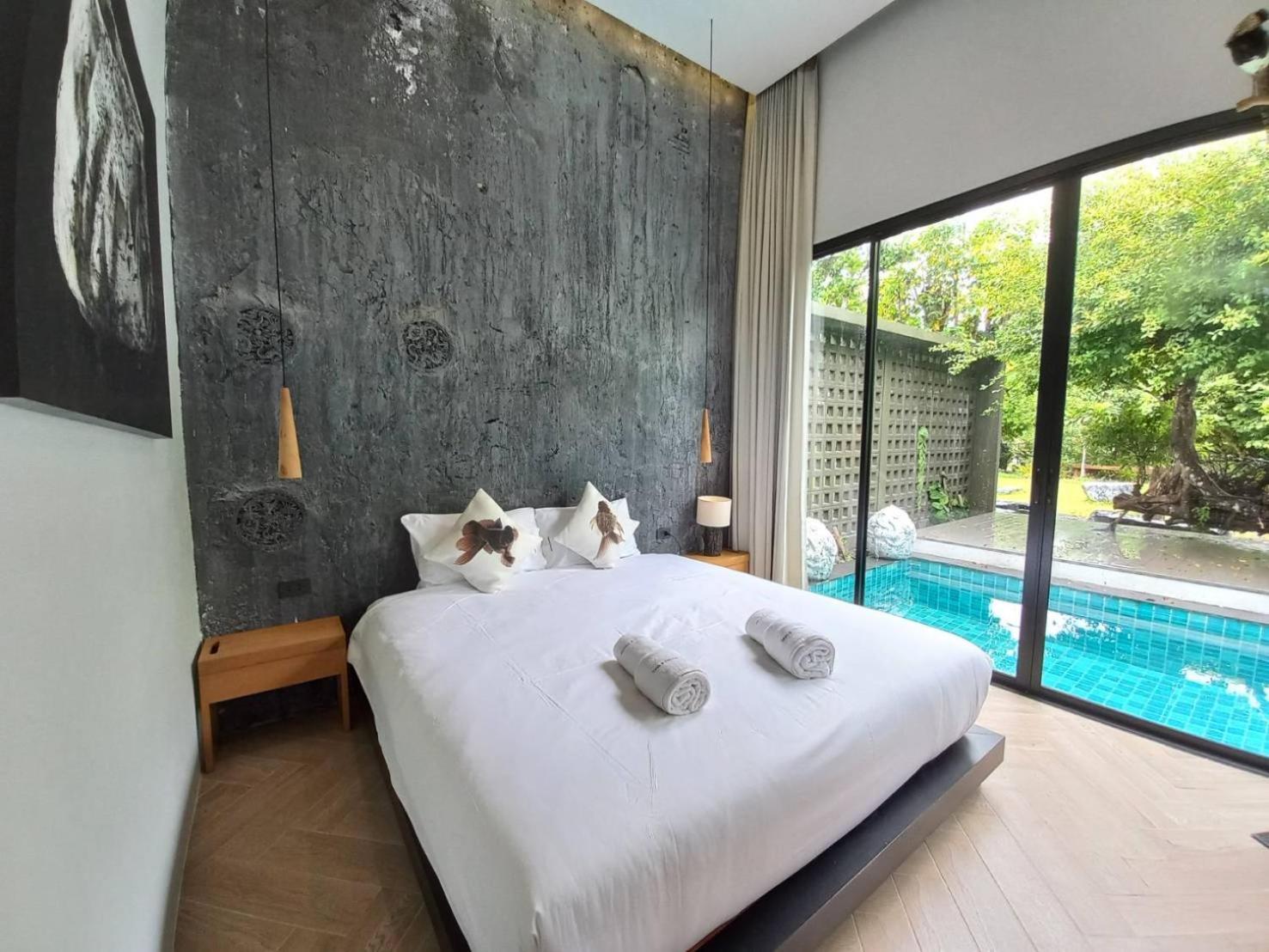 Villa with Private Pool - Photo 7