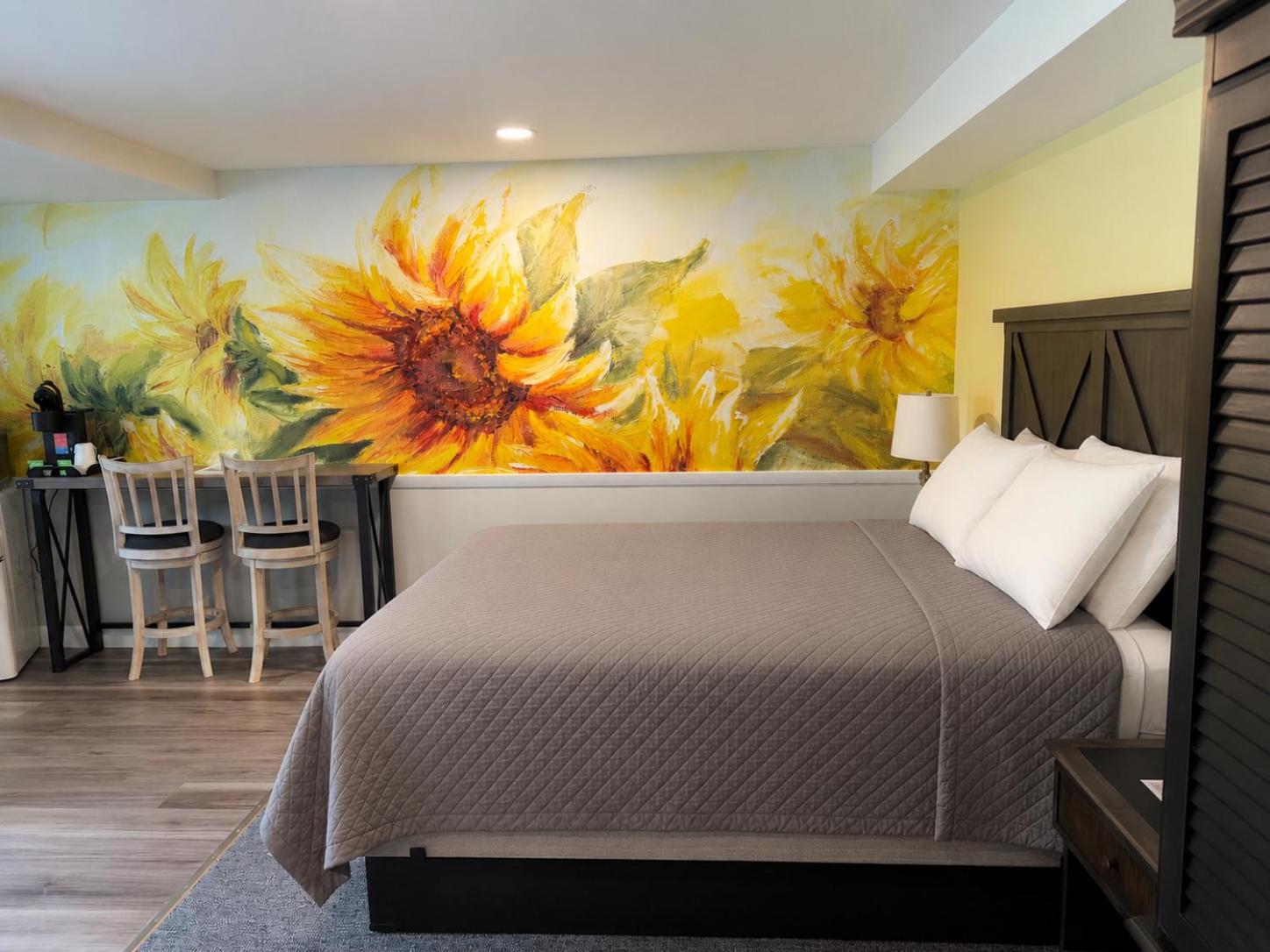Standard Queen Room