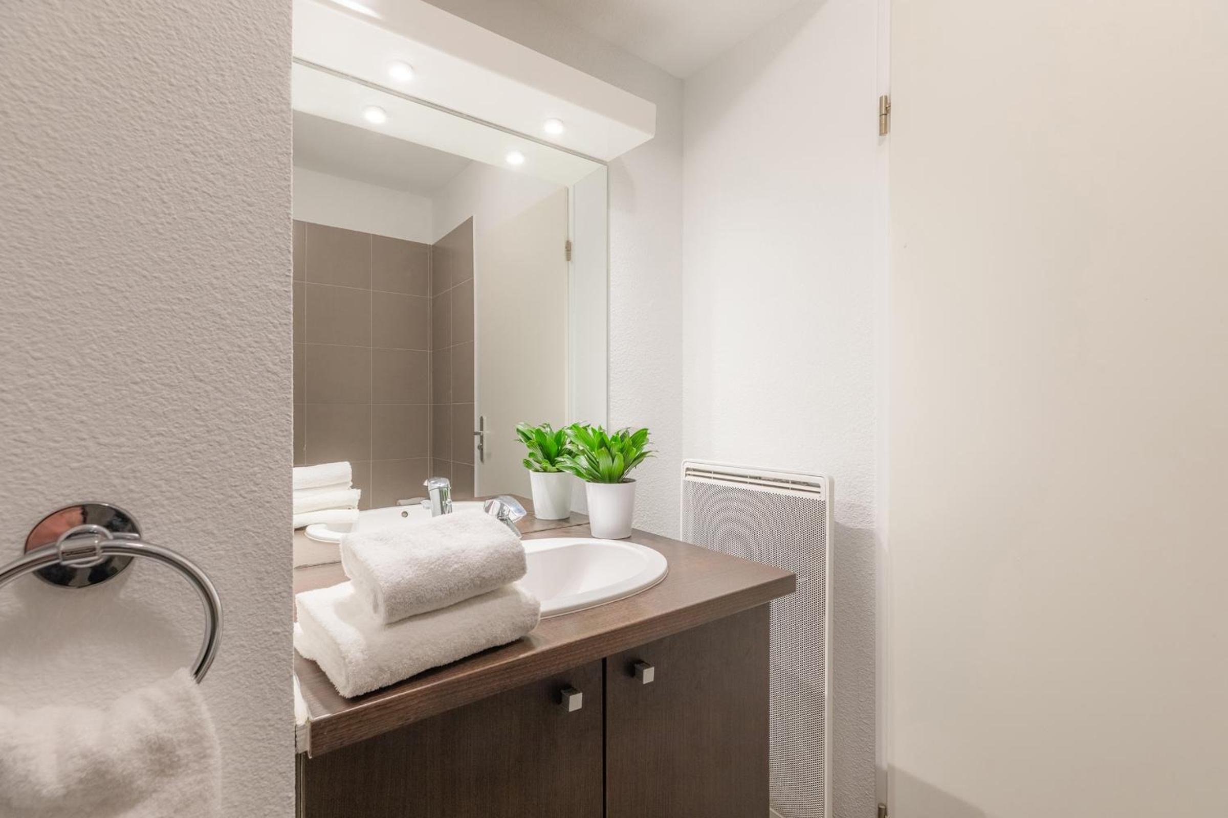Two-Bedroom Apartment - Photo 4