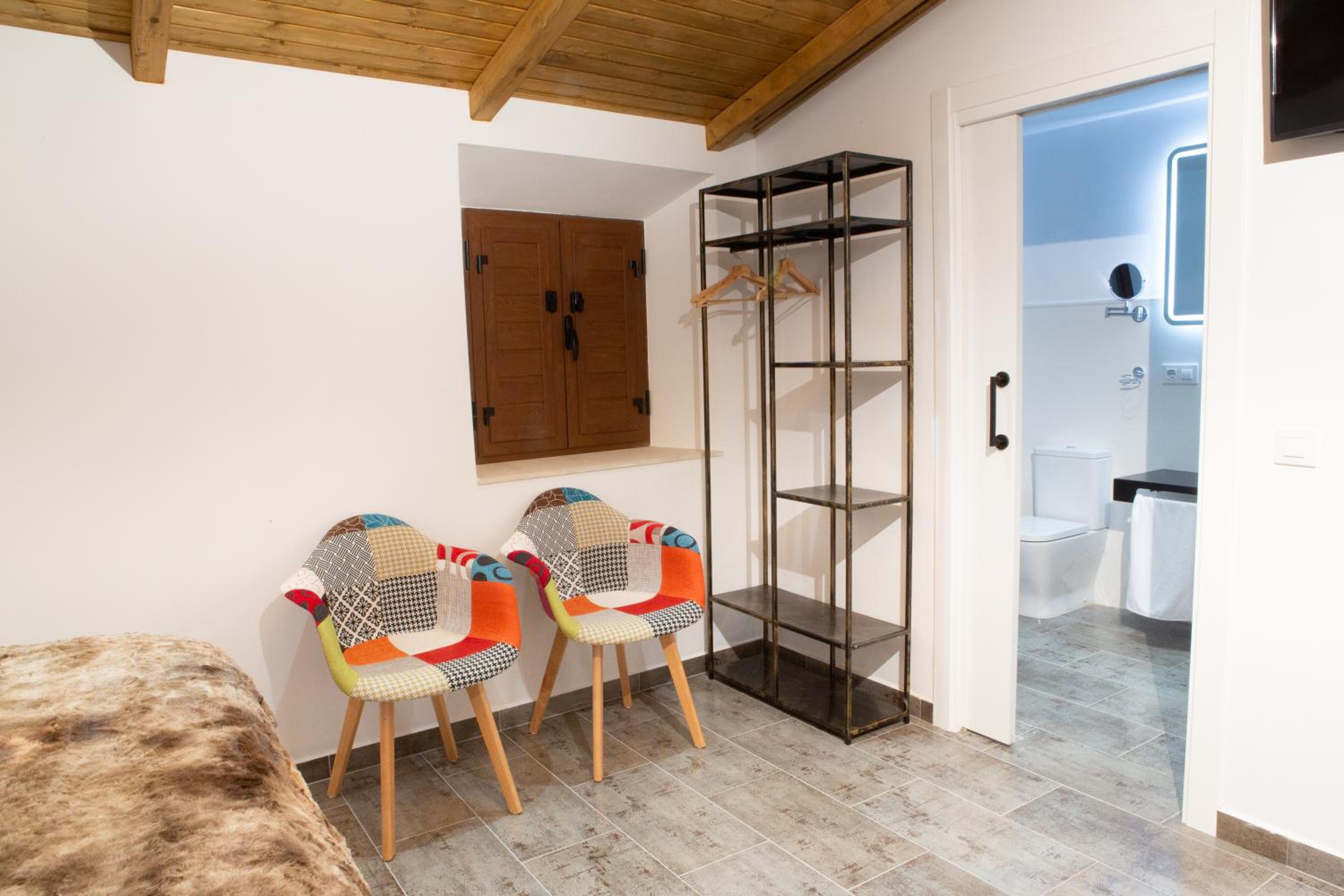 Deluxe Double Room (2 Adults + 1 Child) photo 2