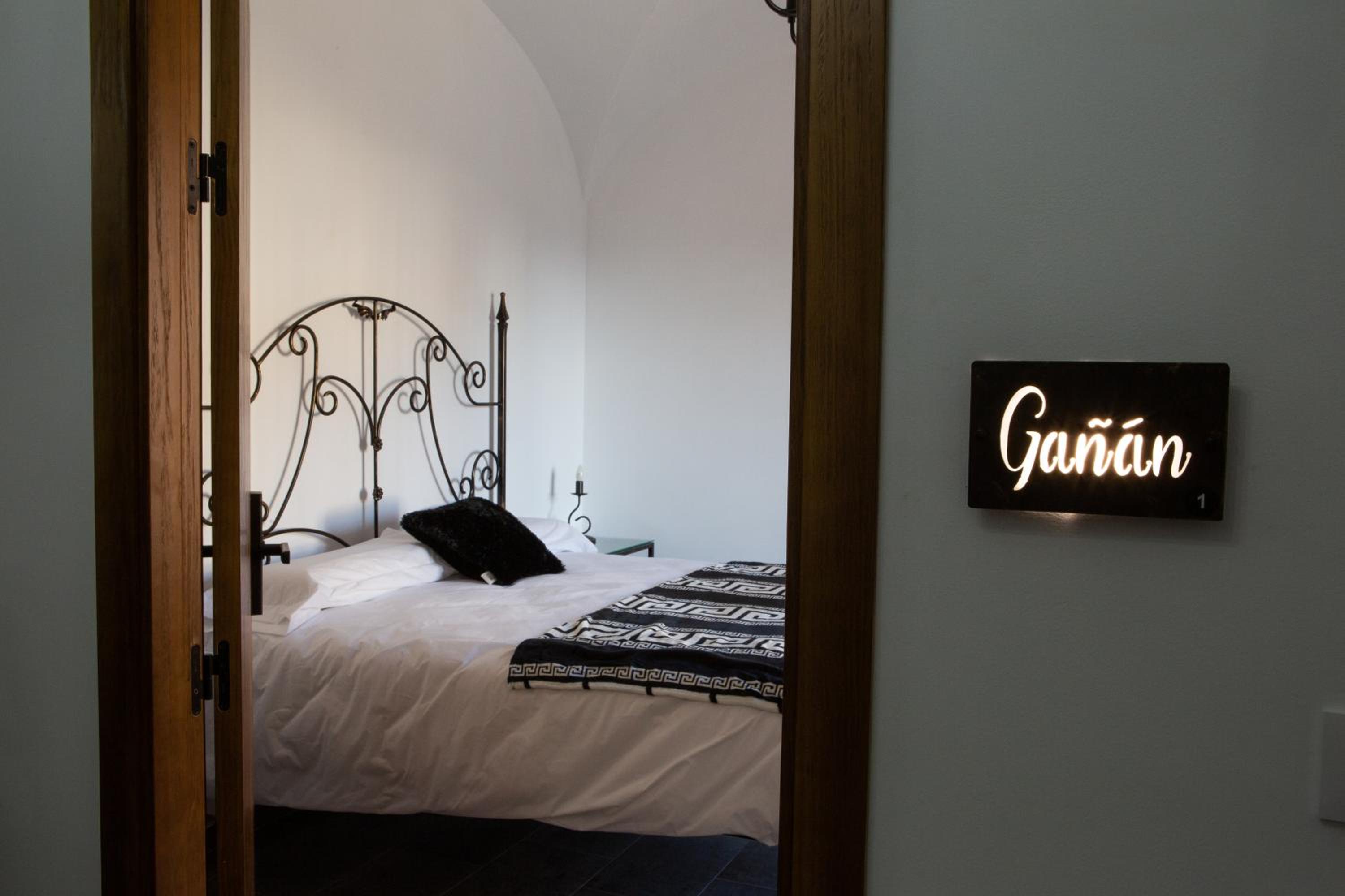 Deluxe Double Room (2 Adults + 1 Child) photo 3
