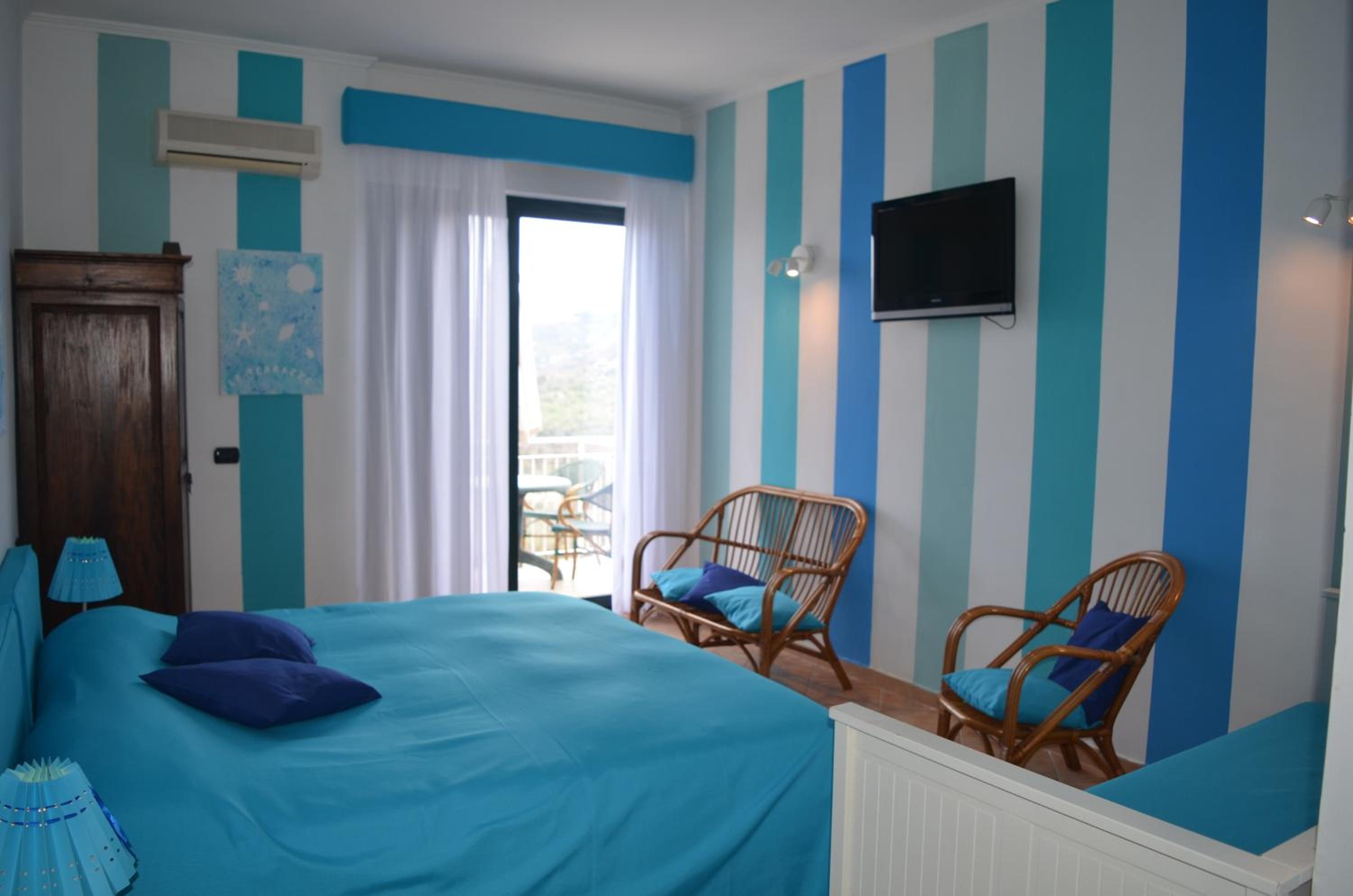 Studio with Balcony and Sea View (3 Adults) - Photo 13