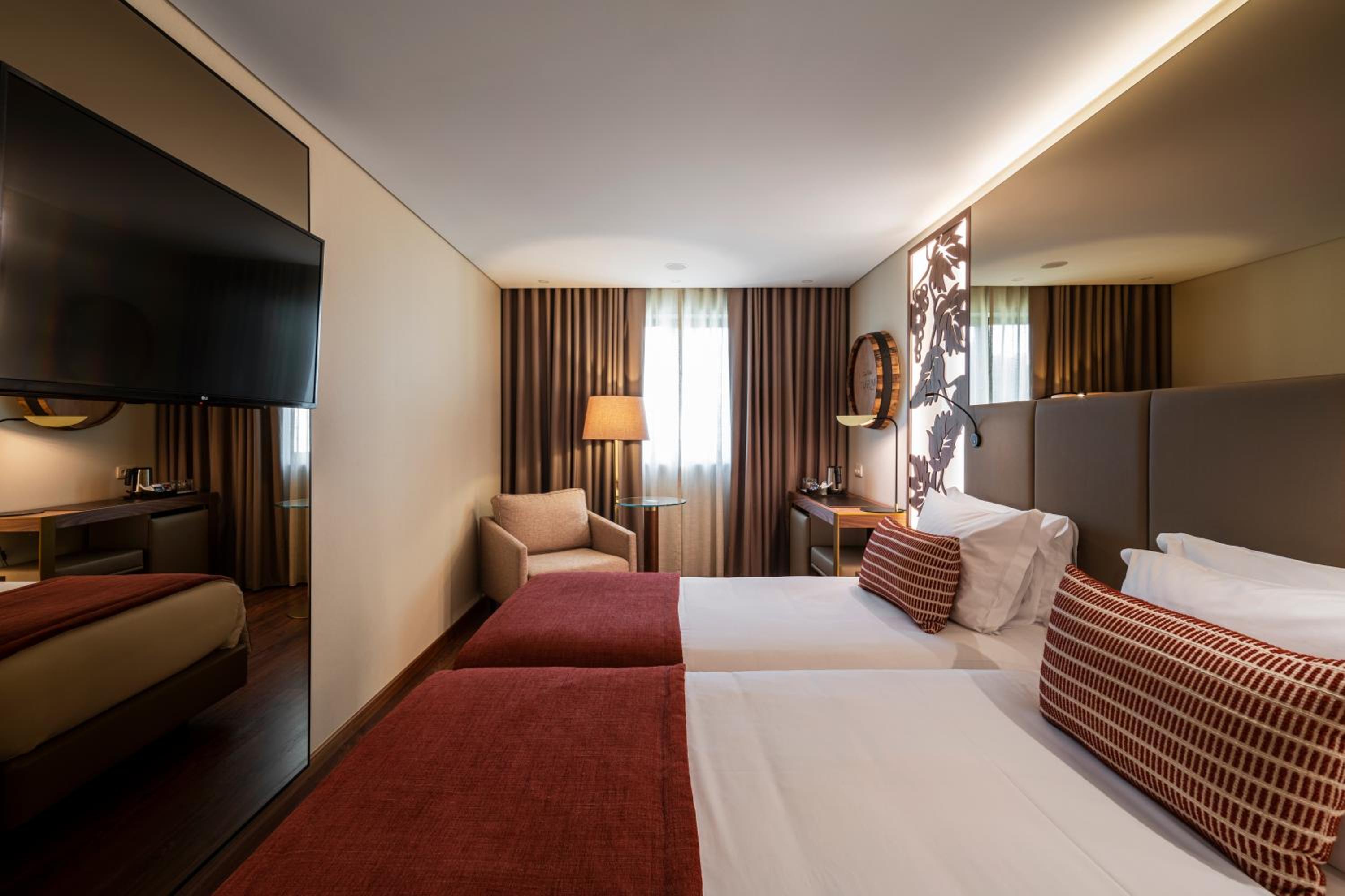 Standard Twin Room - Photo 2