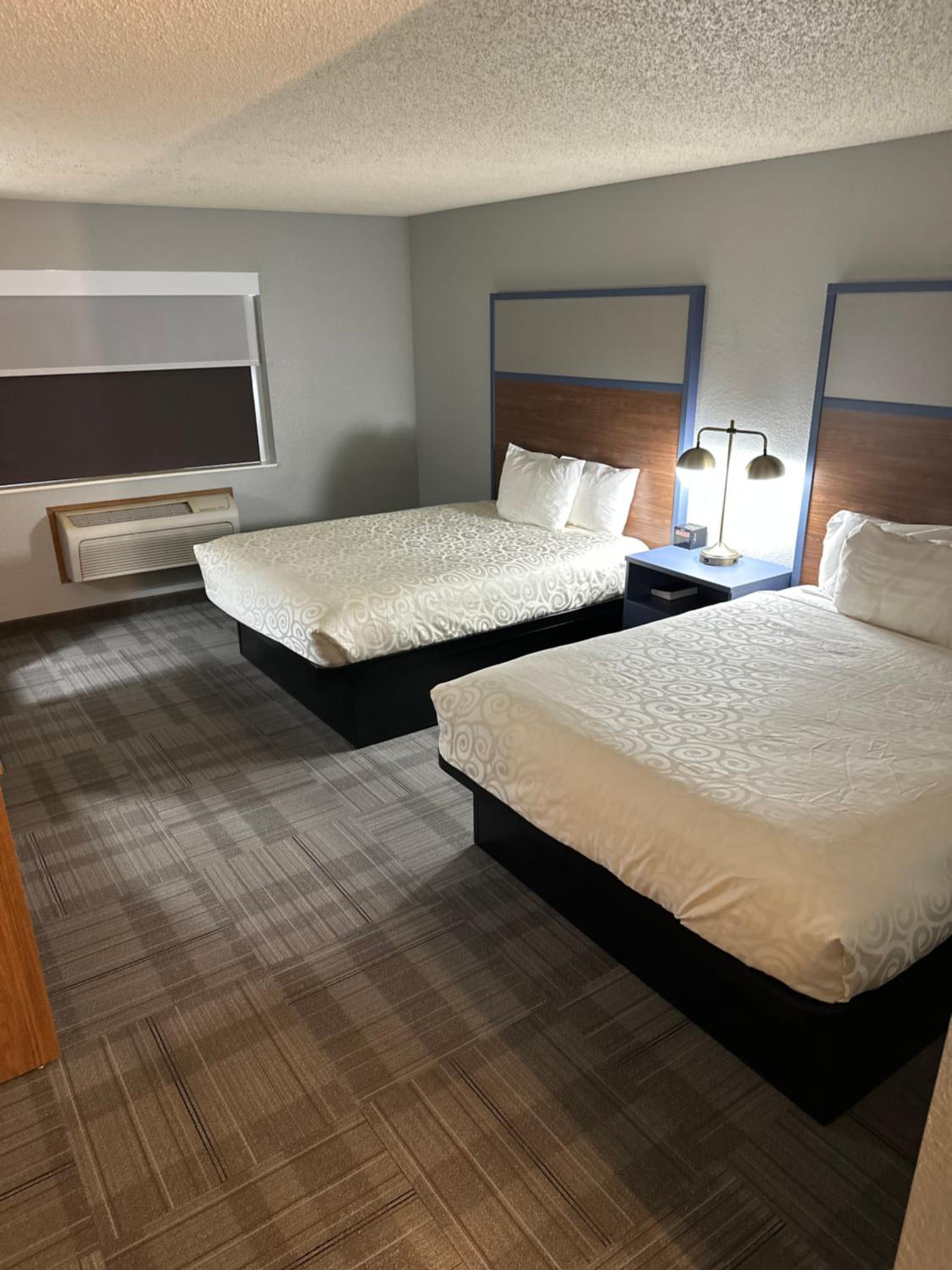 Queen Room with Two Queen Beds - Mobility Access/Non-Smoking - Photo 2