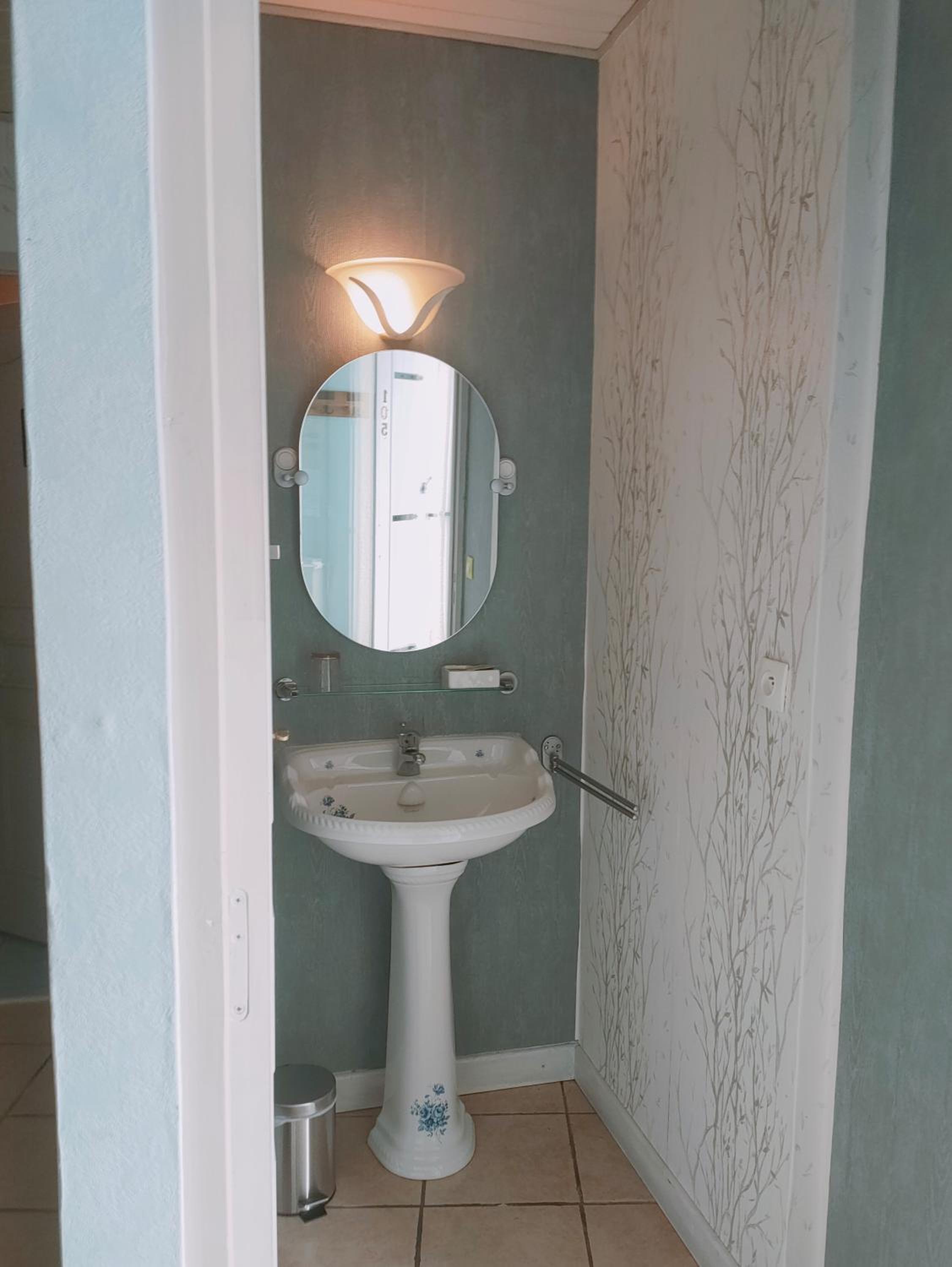 Double Room - Disability Access photo 3