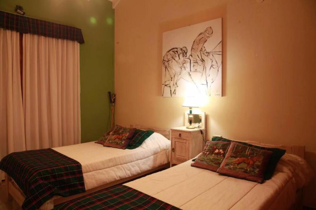 Six-Bedroom House photo 1