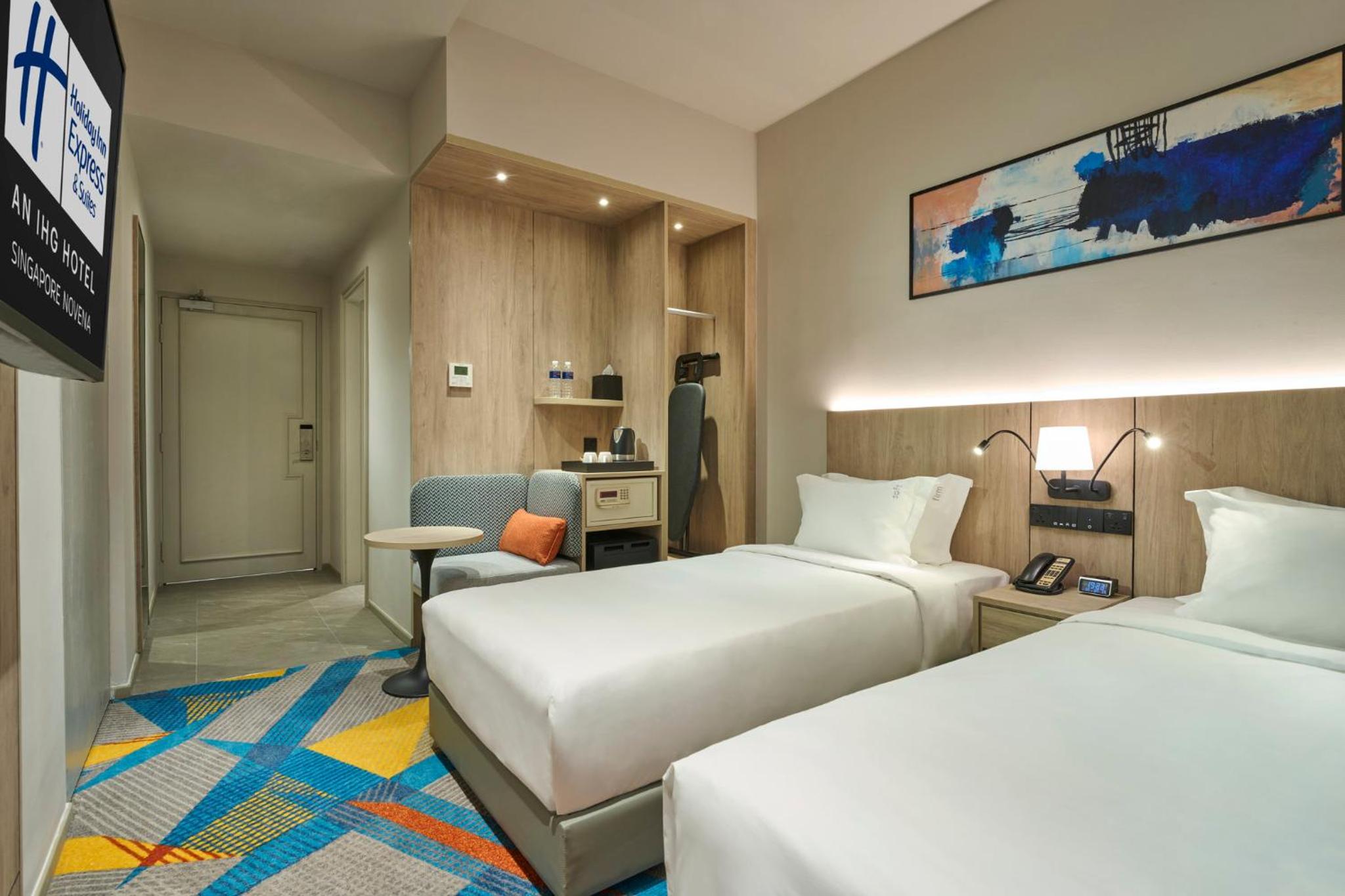 Standard Twin Room - High Floor photo 2