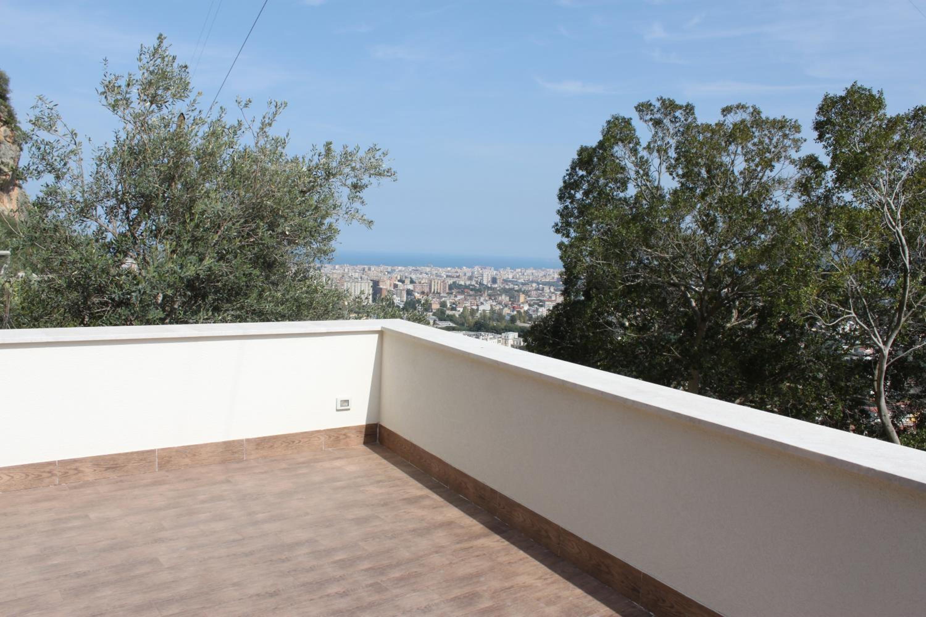 Large Suite with Terrace  - Photo 2