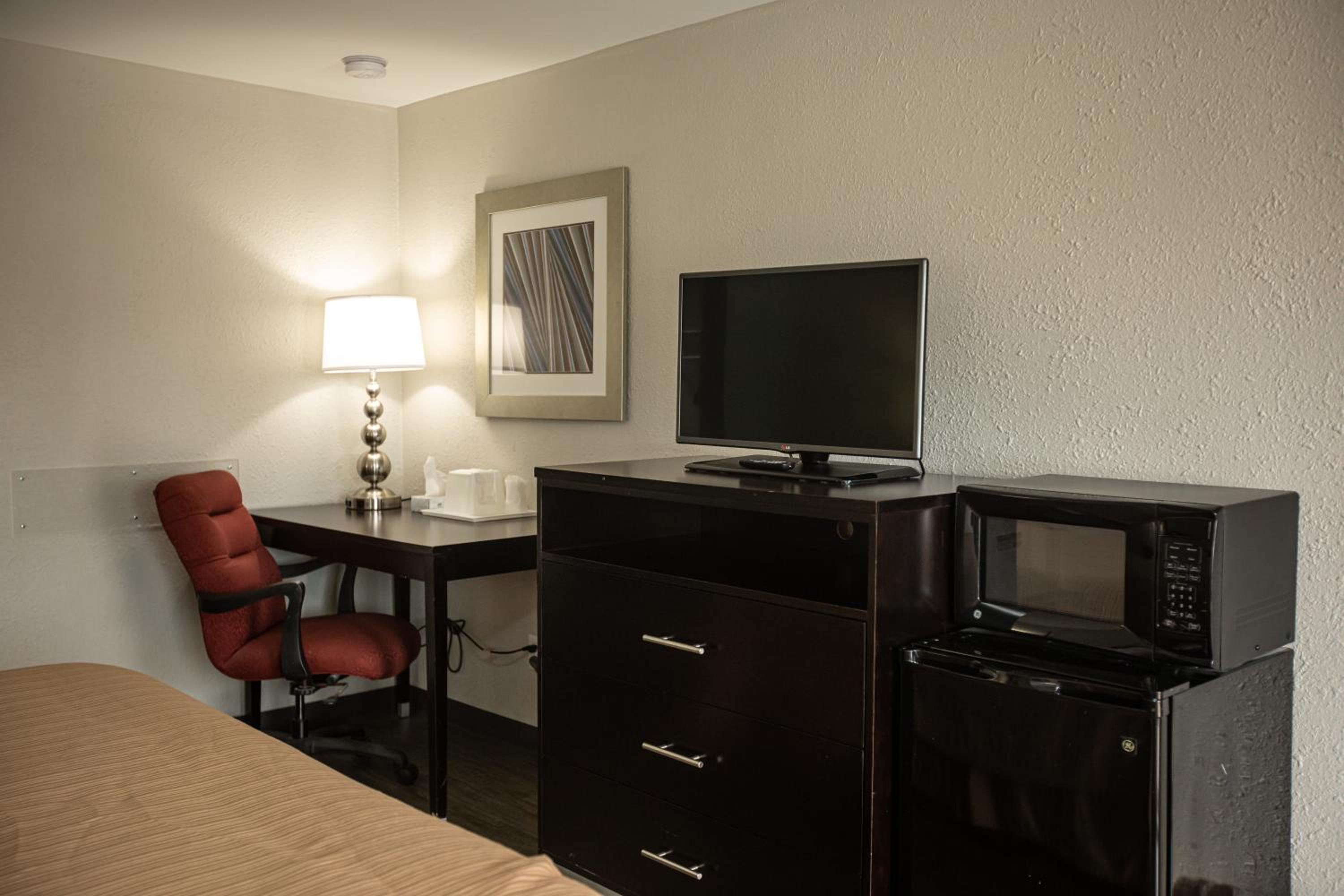 King Room - Non-Smoking - Photo 5