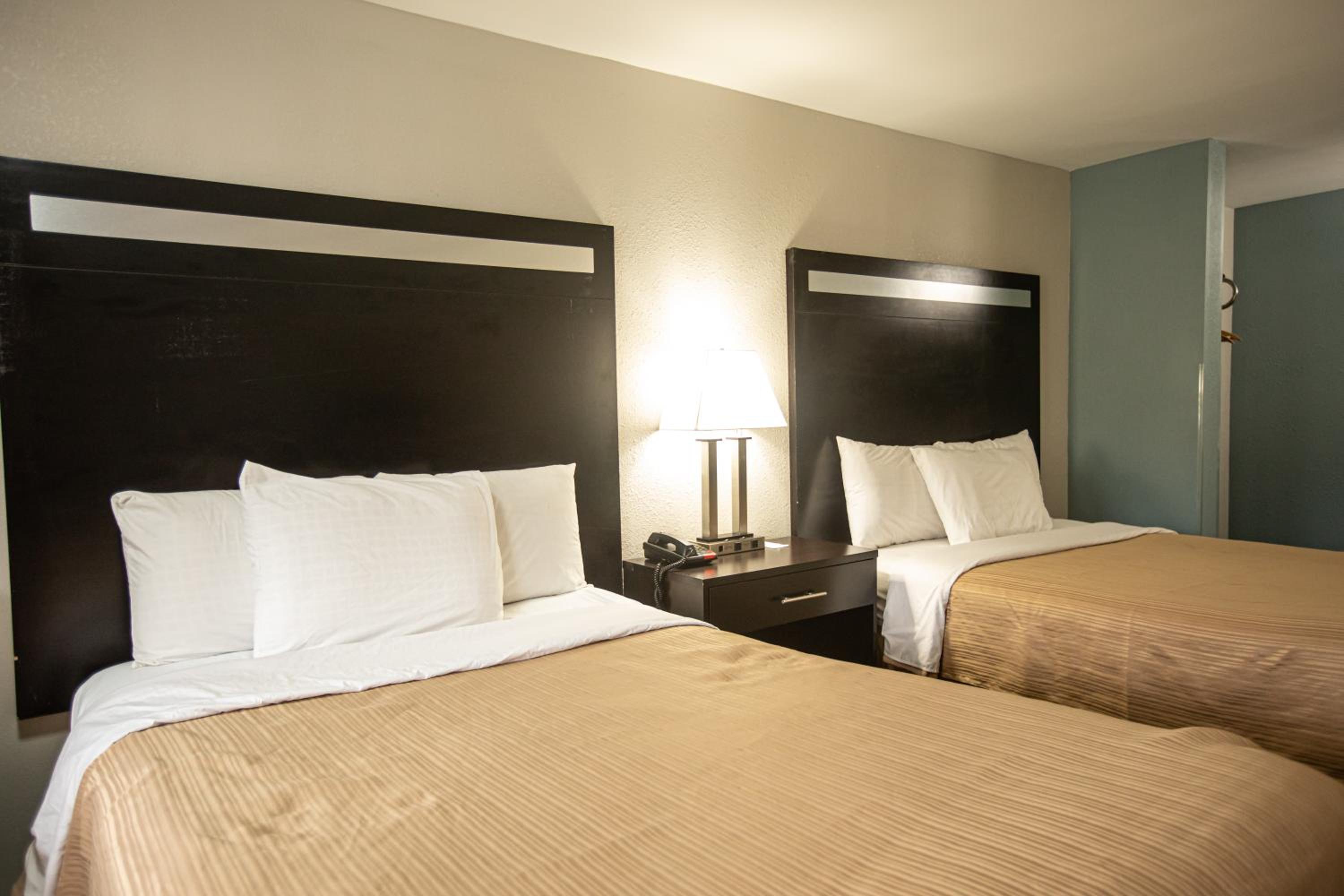 Double Room with Two Double Beds - Smoking - Photo 5