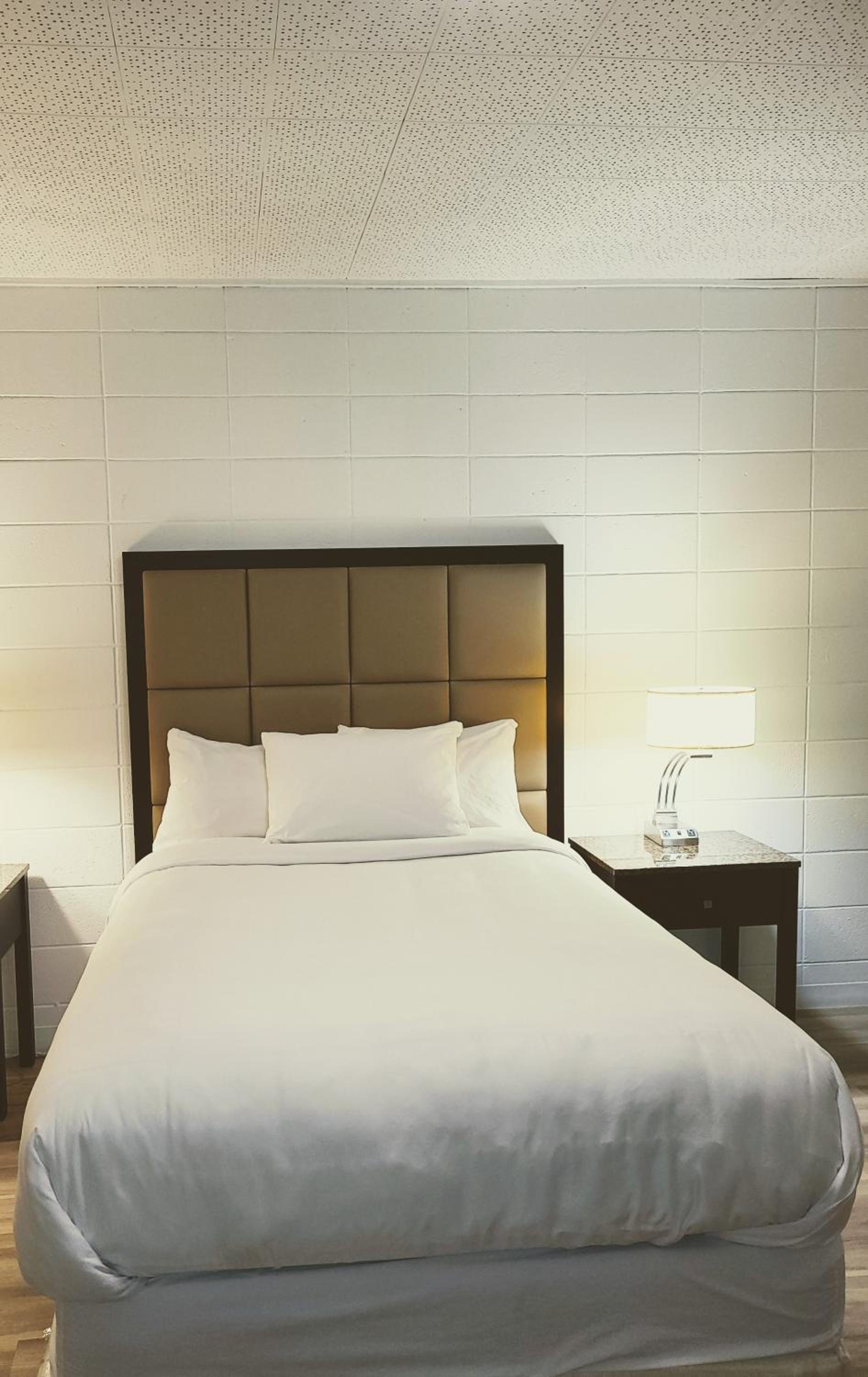 Standard Room, 1 Queen Bed - Photo 5