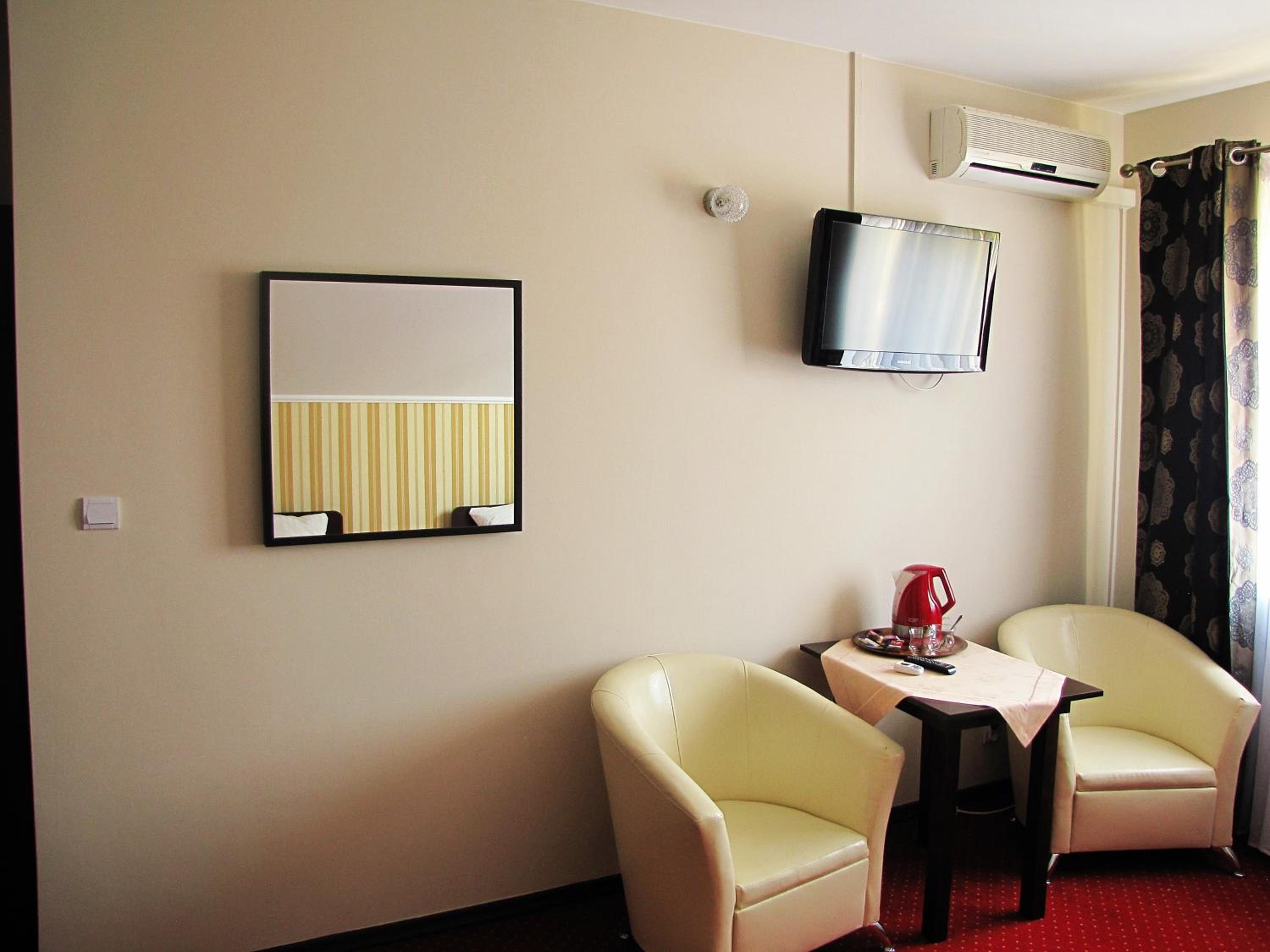 Twin Room - Photo 8