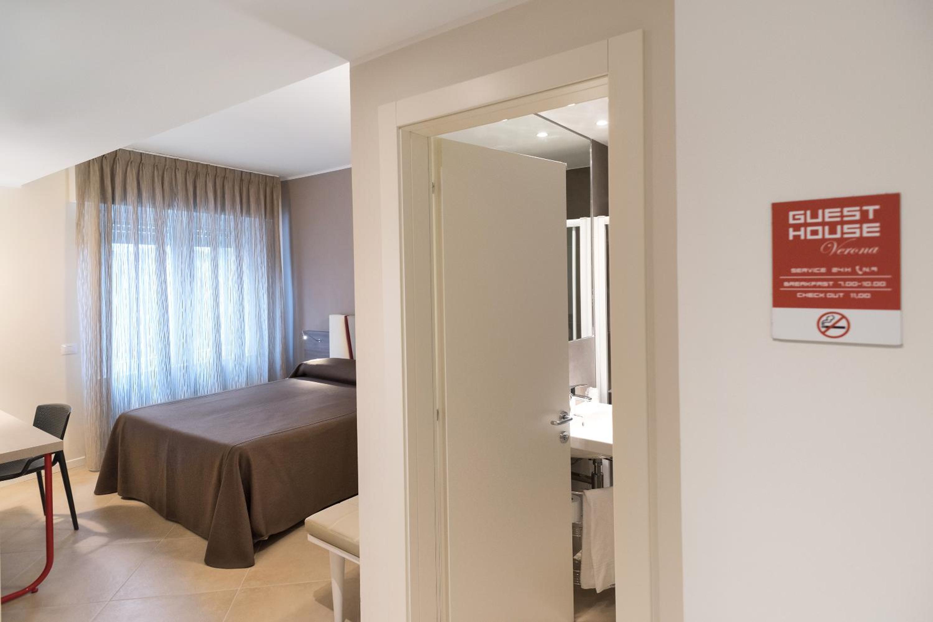 Standard Double or Twin Room, photo 7