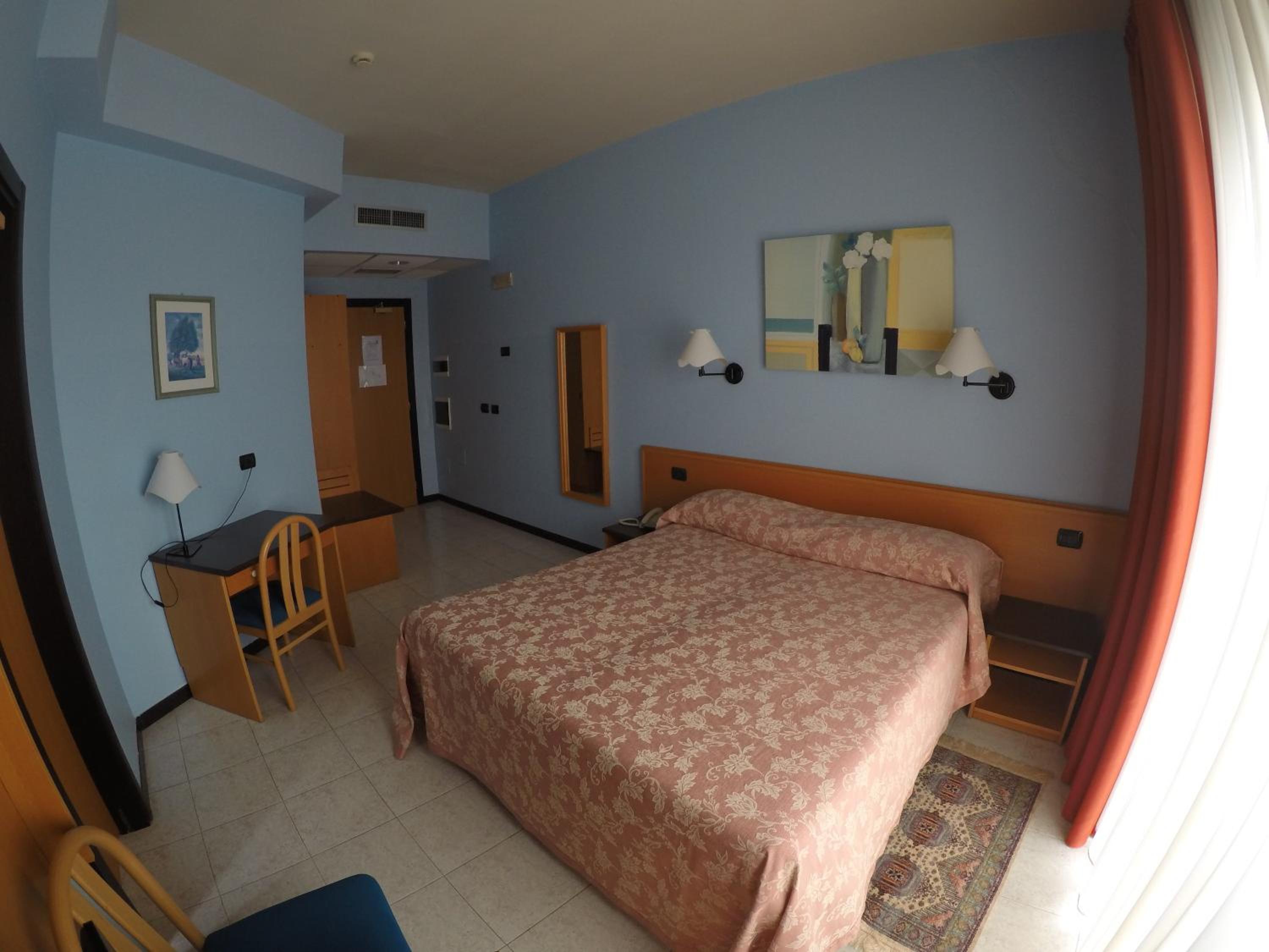 Deluxe Double or Twin Room with Balcony photo 2