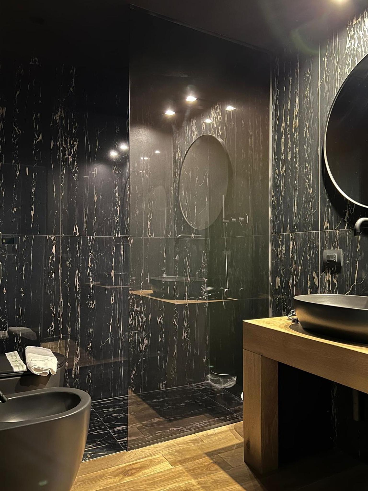 Superior King Room - Photo 4