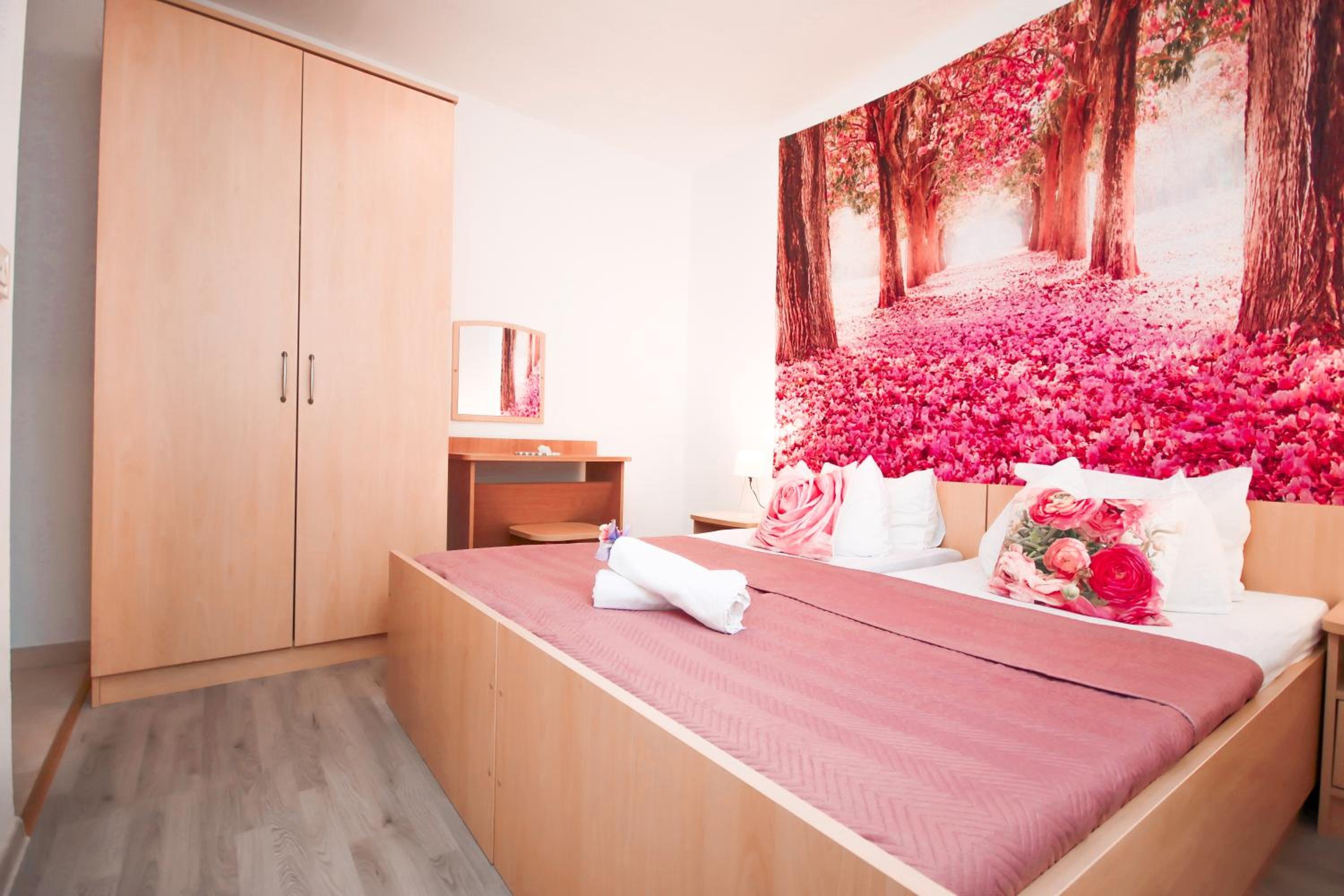 One-Bedroom Apartment - Photo 1