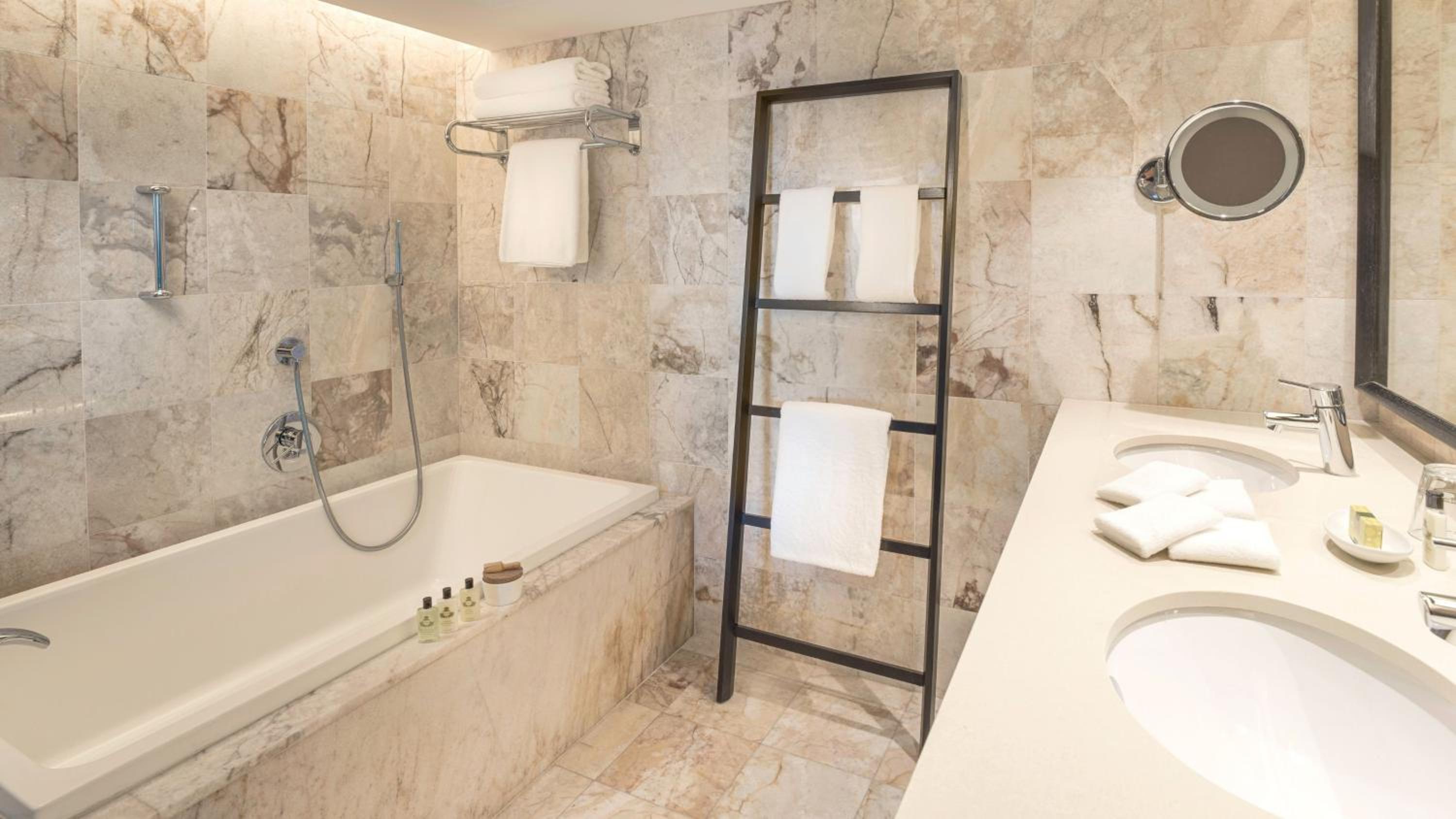 Premium King Room with Beach Access photo 3