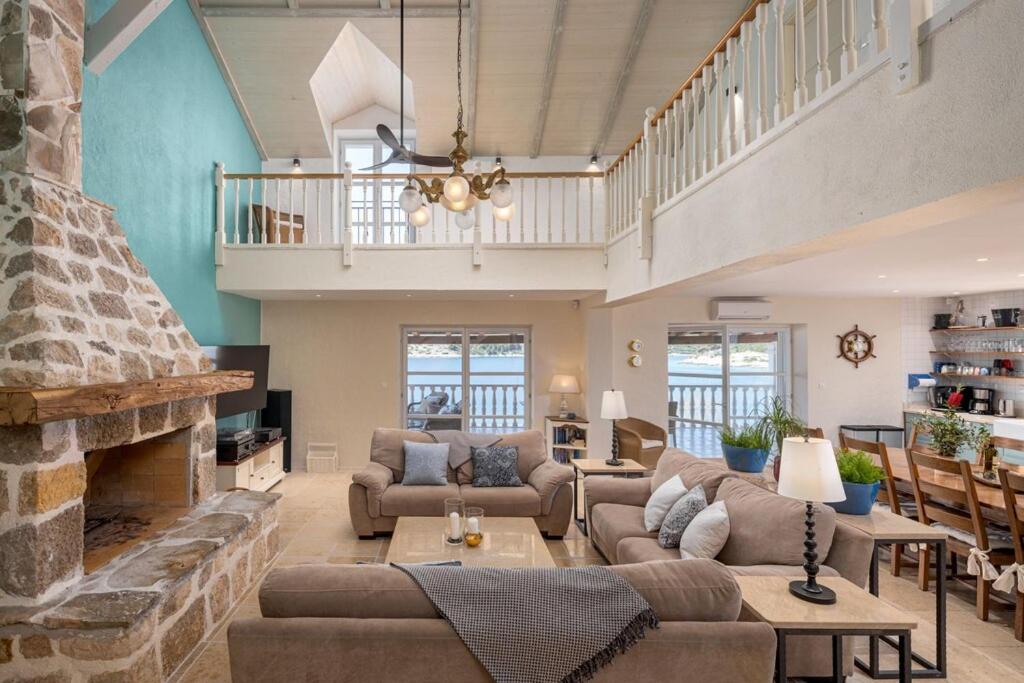 Villa photo 1