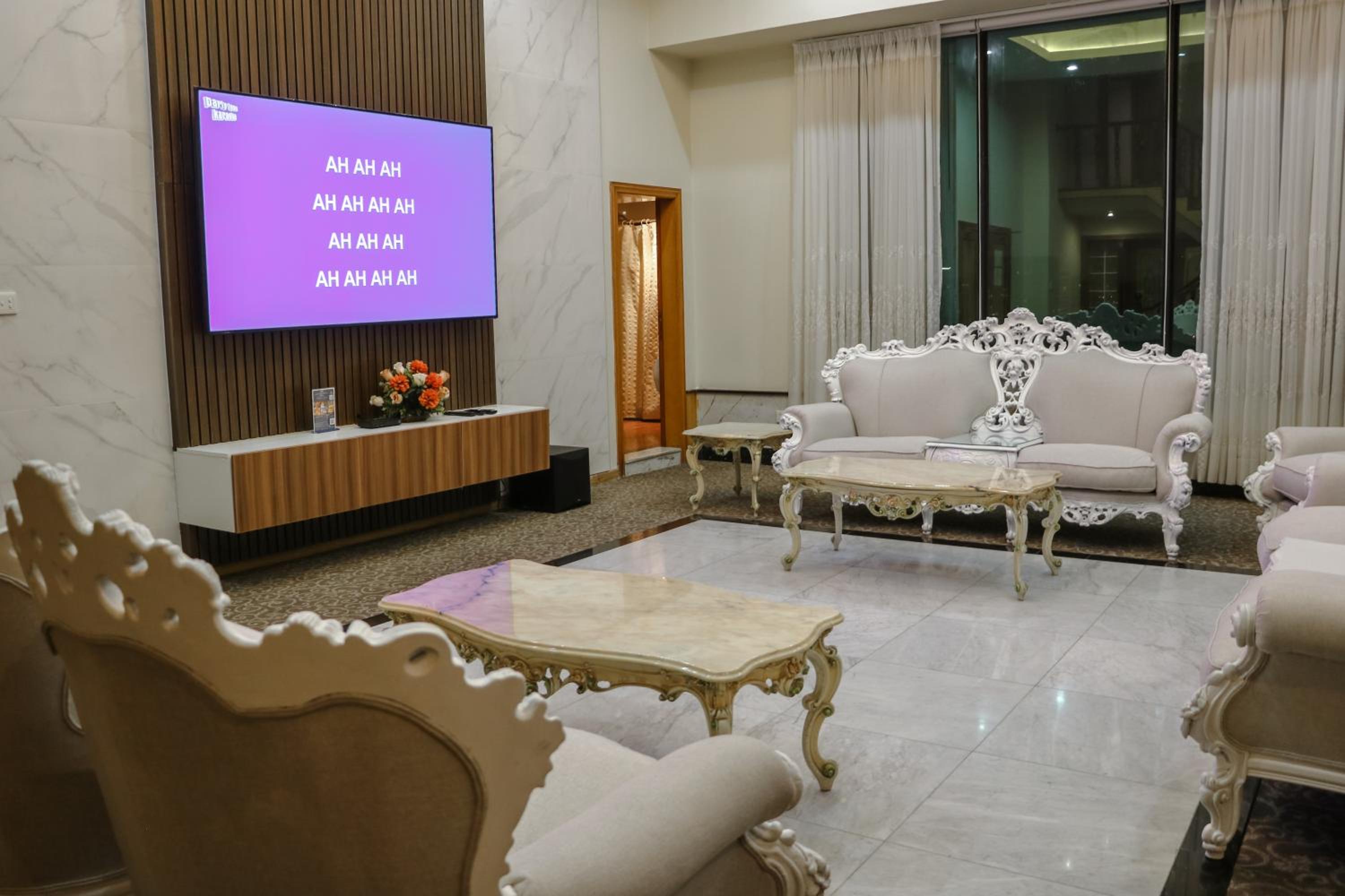 Presidential Suite - Photo 7
