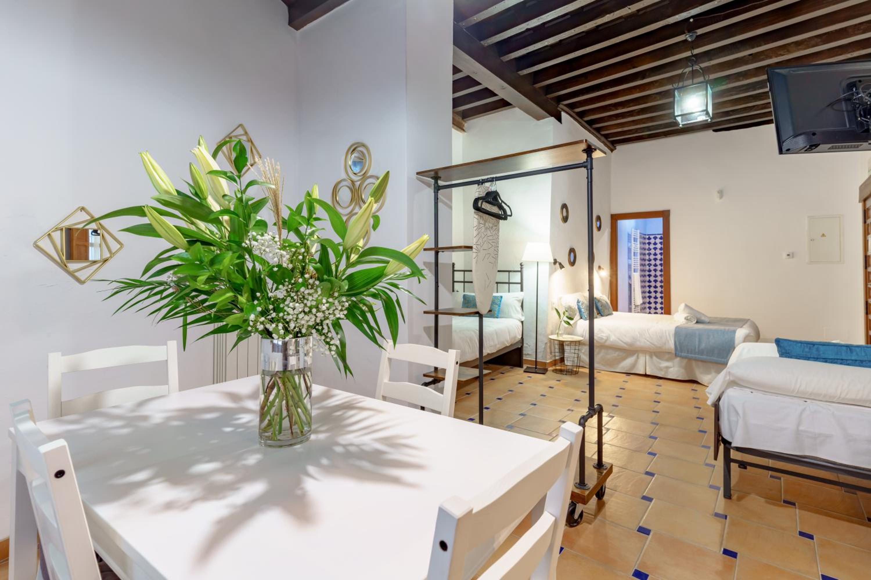 Family Studio - Photo 2