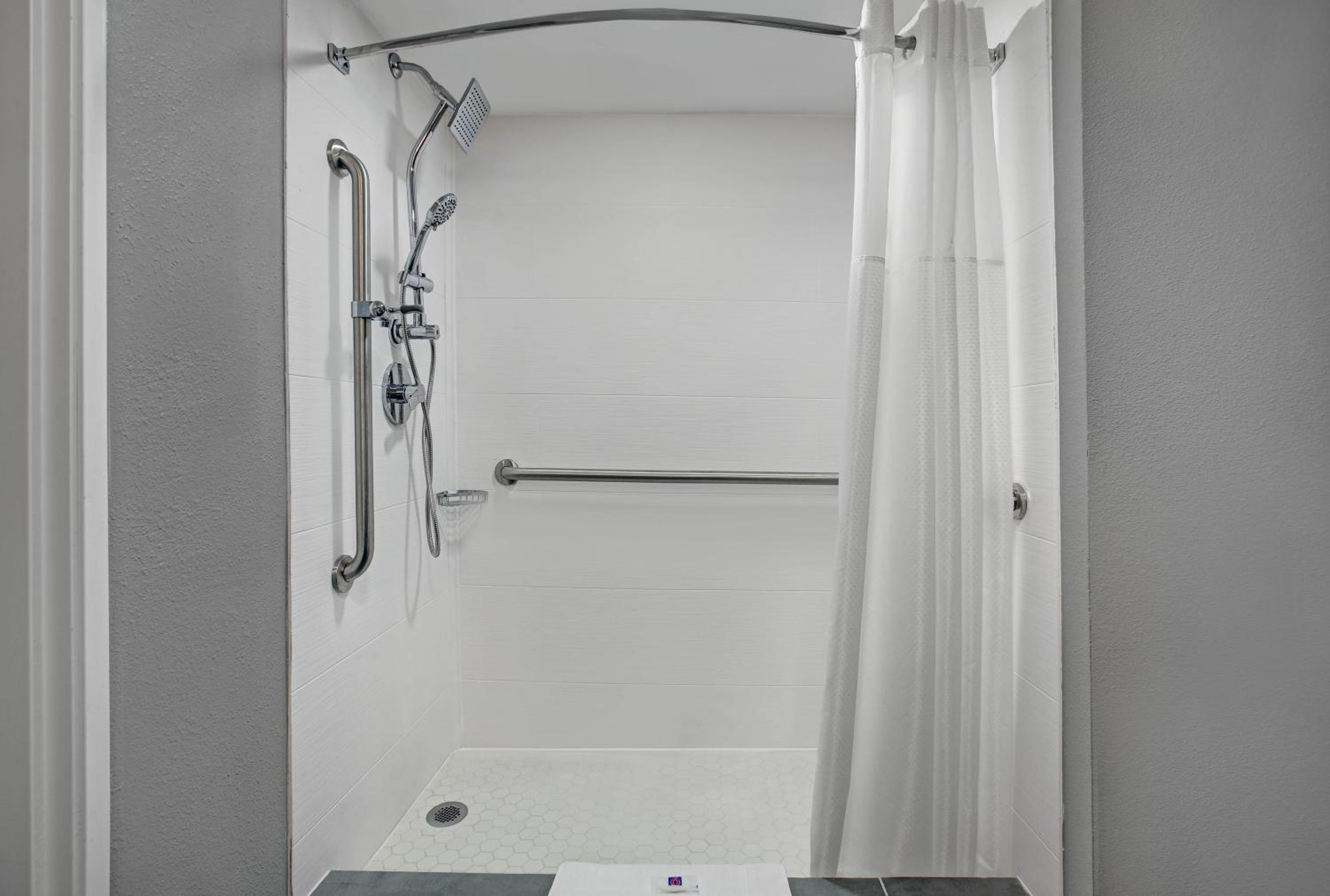King Room with Roll-in Shower - Disability Access - Non-Smoking