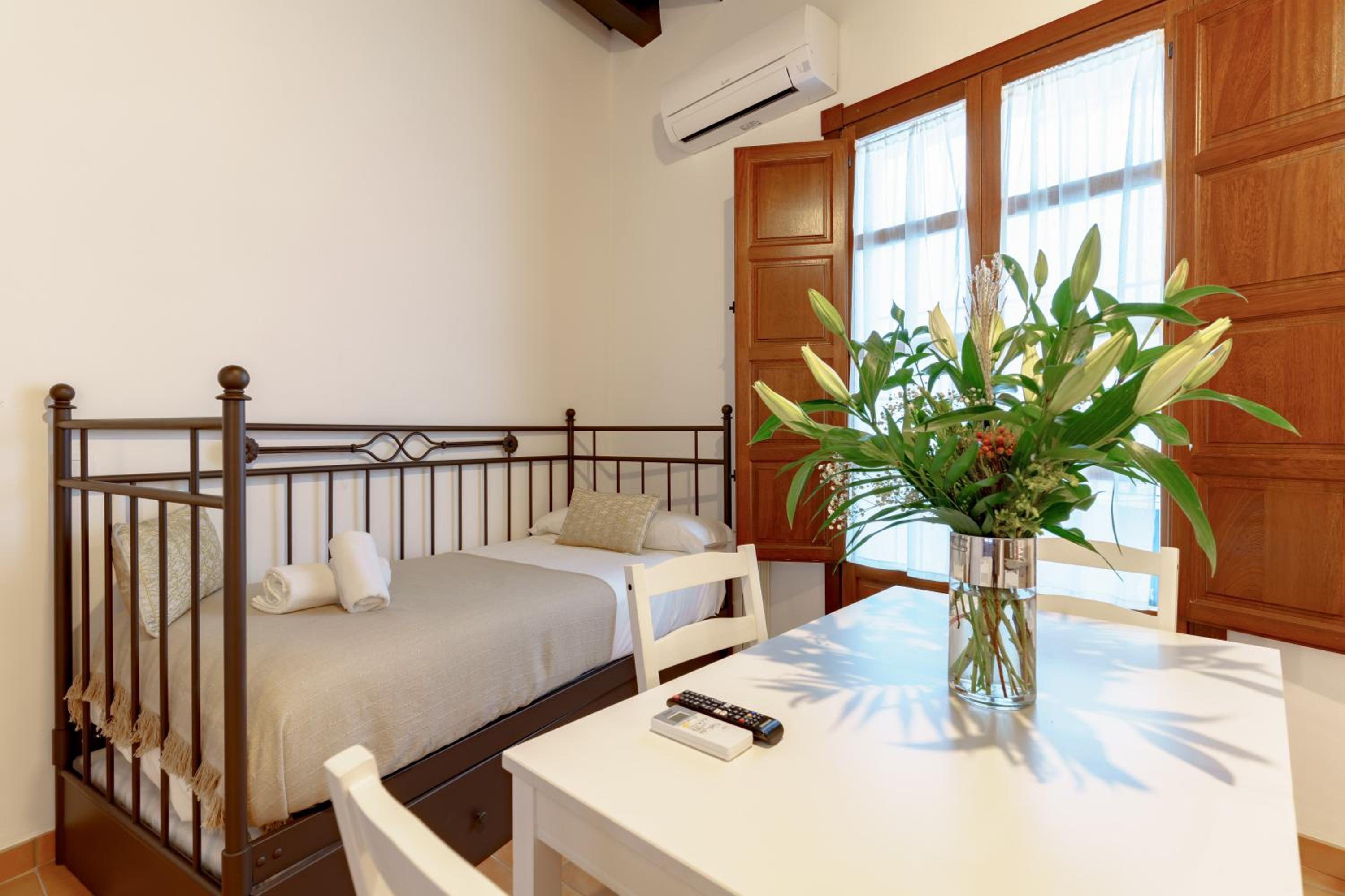 One-Bedroom Apartment - Photo 4