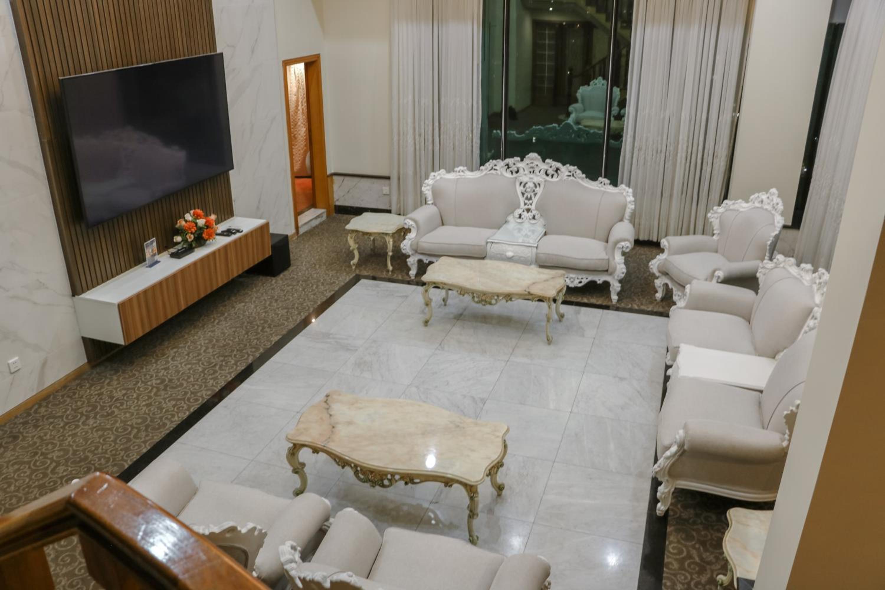 Presidential Suite - Photo 2