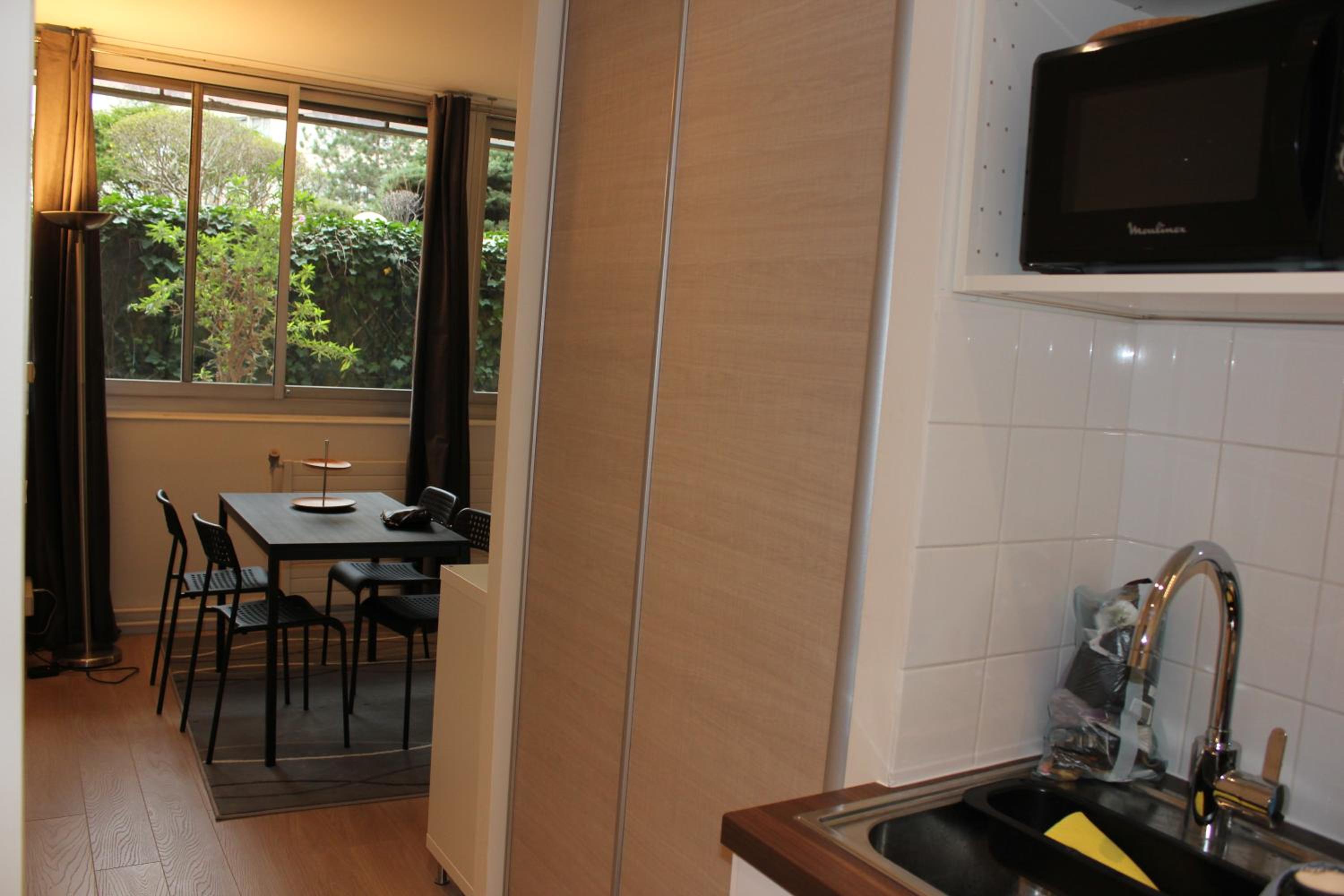 One-Bedroom Apartment photo 2
