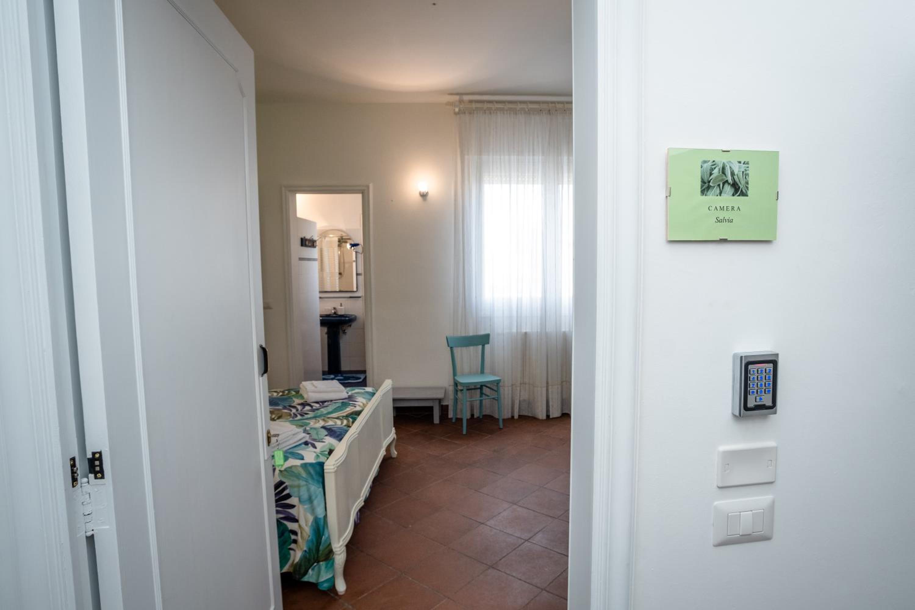 Double Room with Private Bathroom photo 2