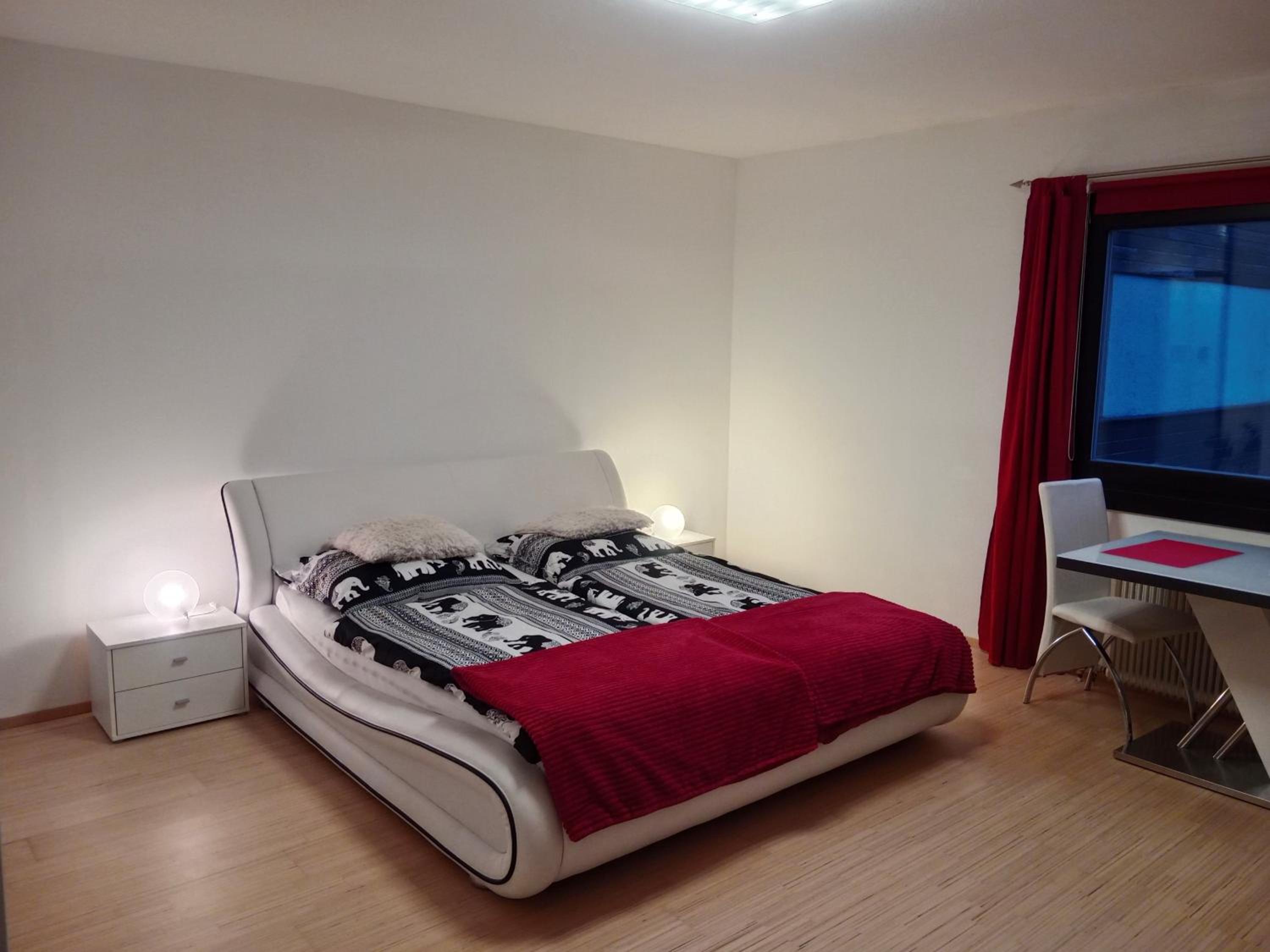 One-Bedroom Apartment photo 1