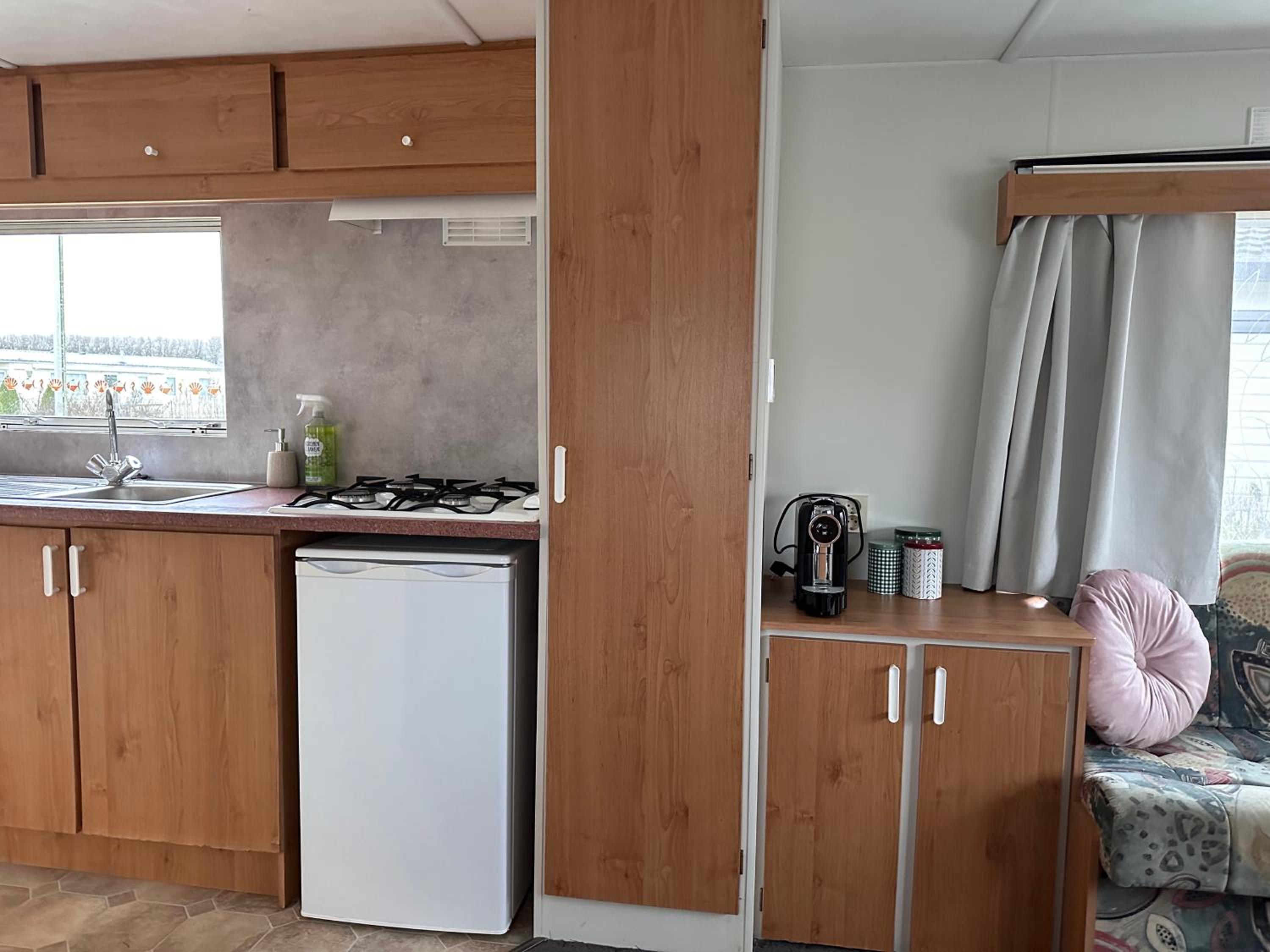 Mobile Home photo 3