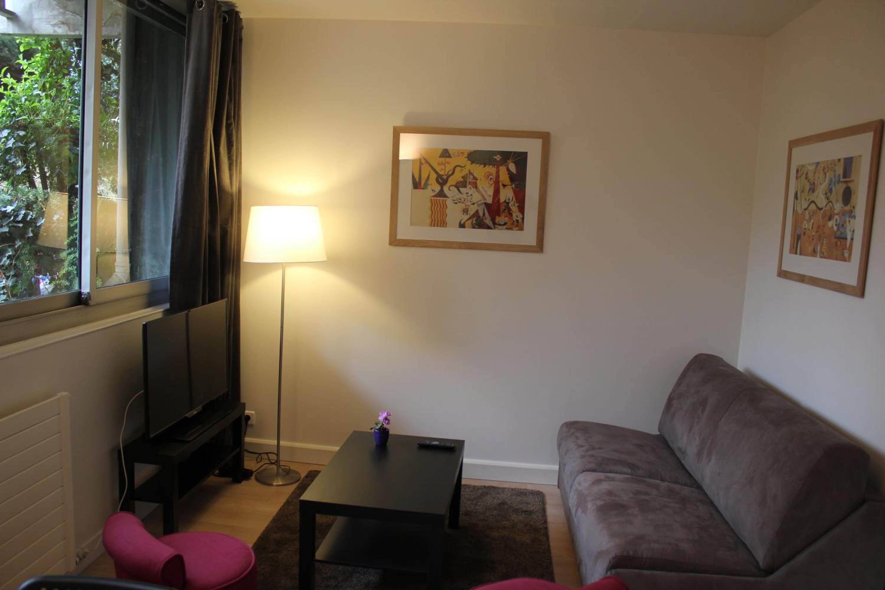 One-Bedroom Apartment photo 1