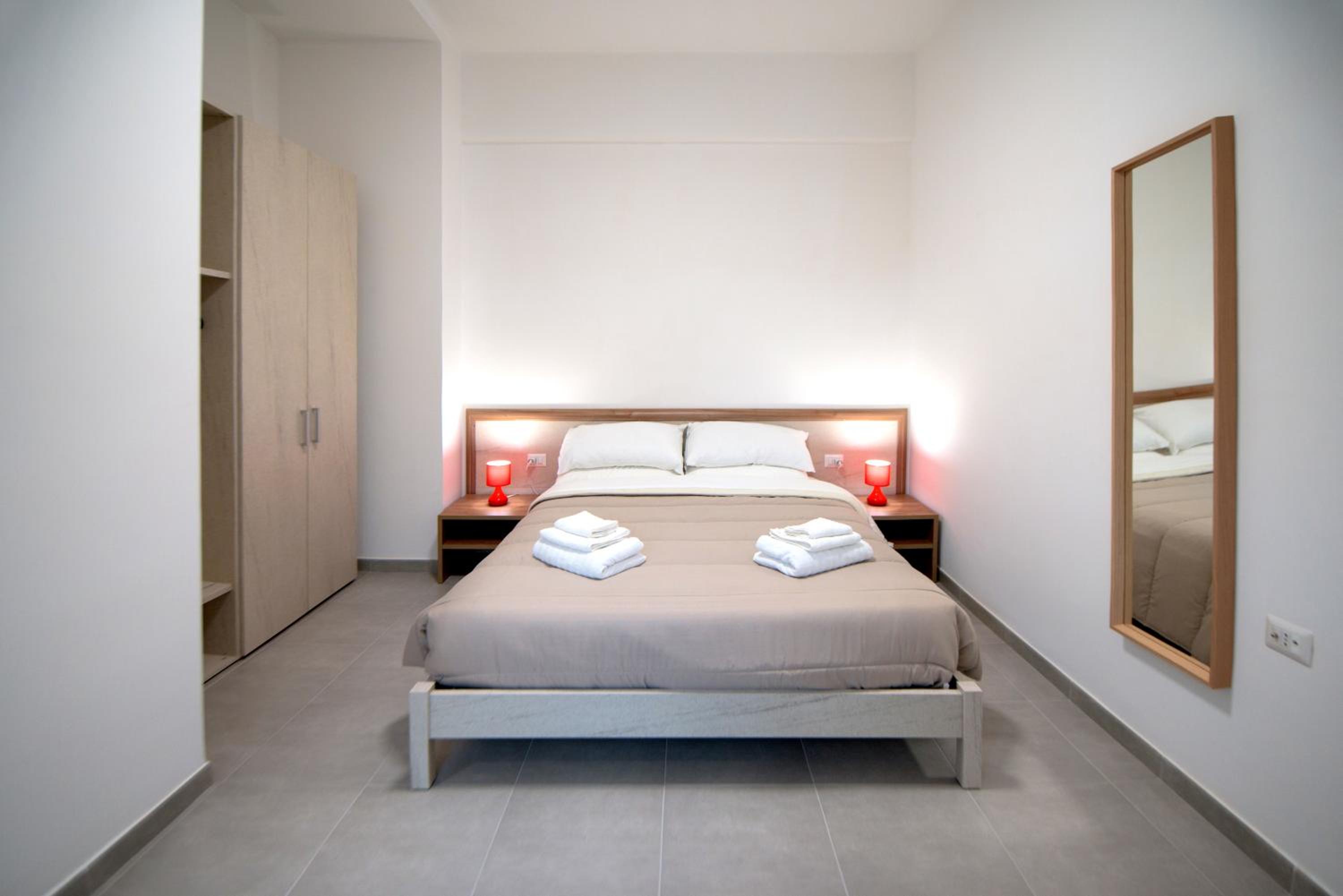 One-Bedroom Apartment - Photo 1