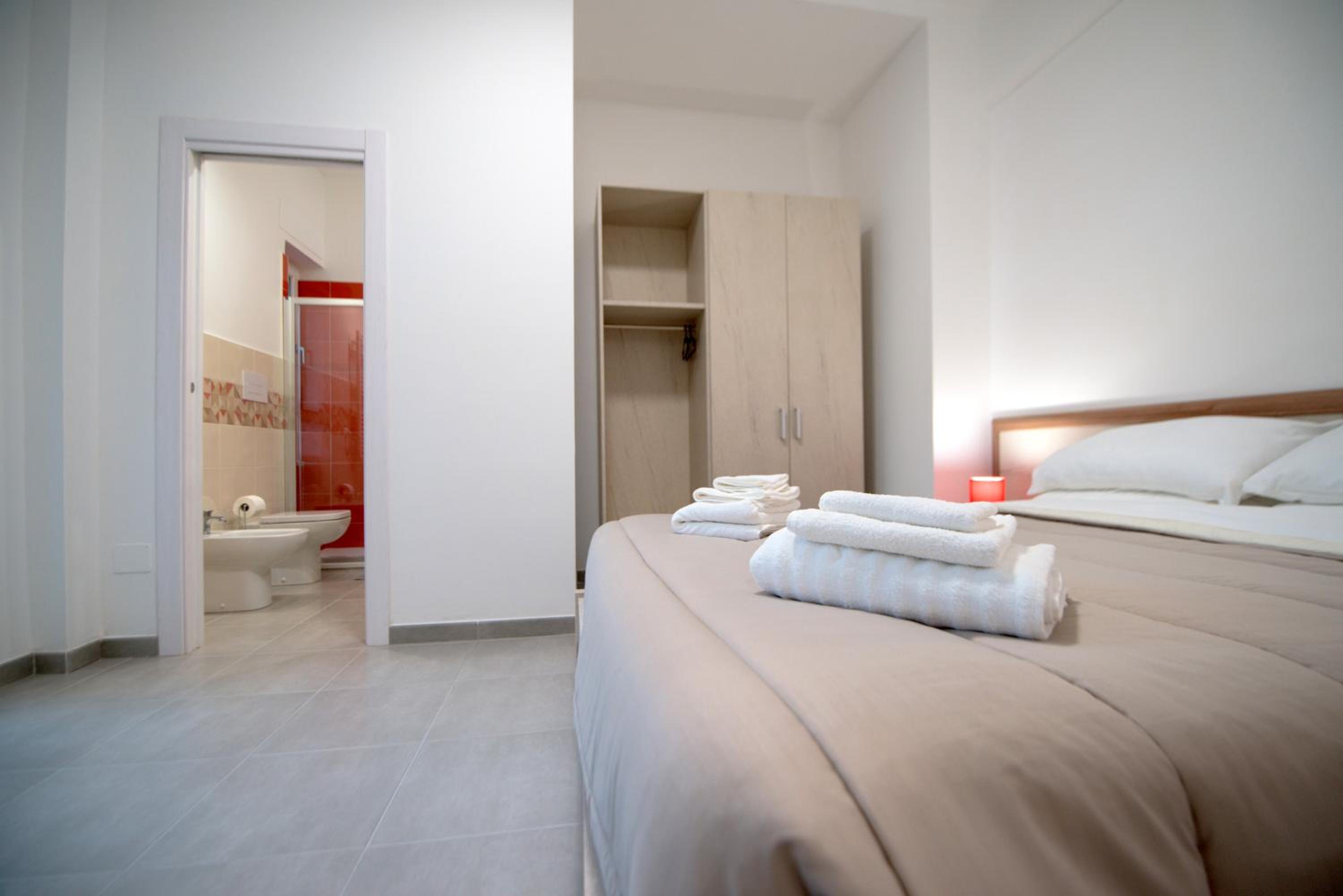 One-Bedroom Apartment - Photo 5