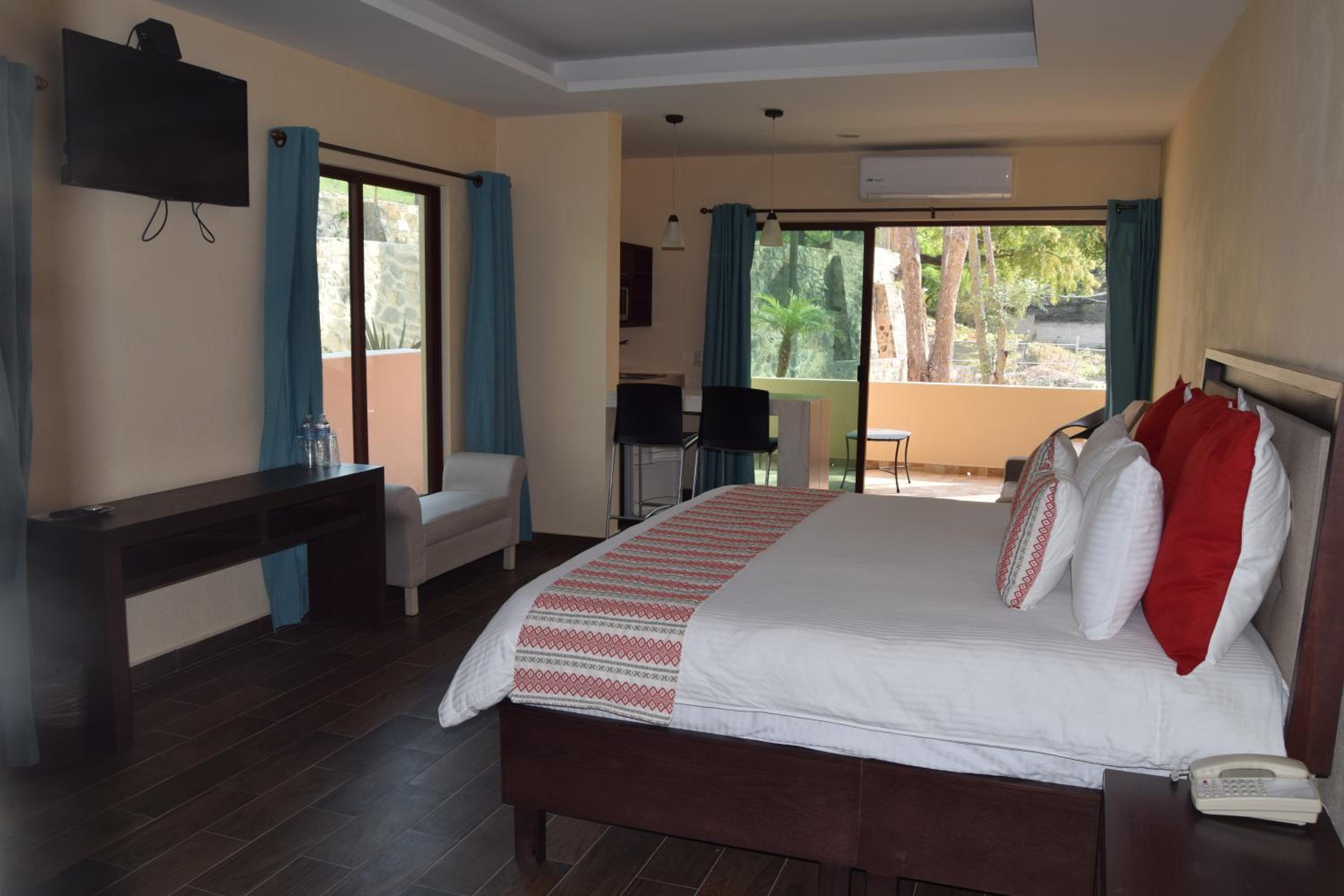 Suite with Garden View photo 3