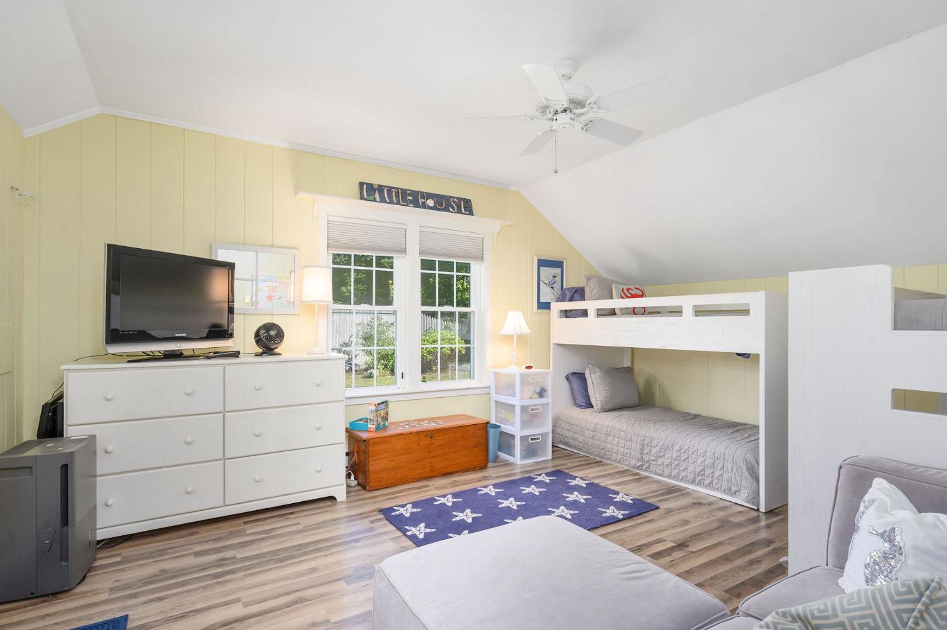 Four-Bedroom House photo 3