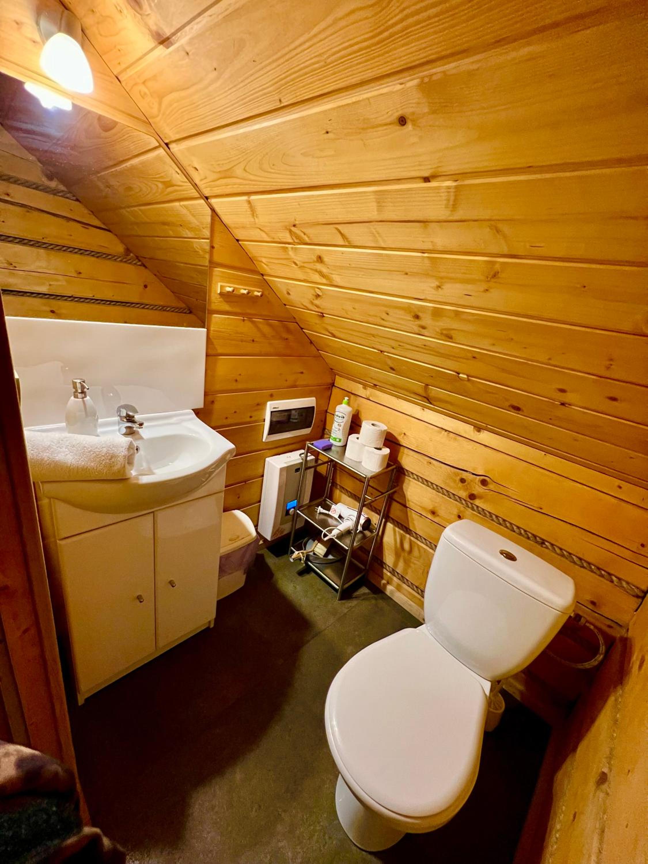 One-Bedroom Apartment - Photo 8