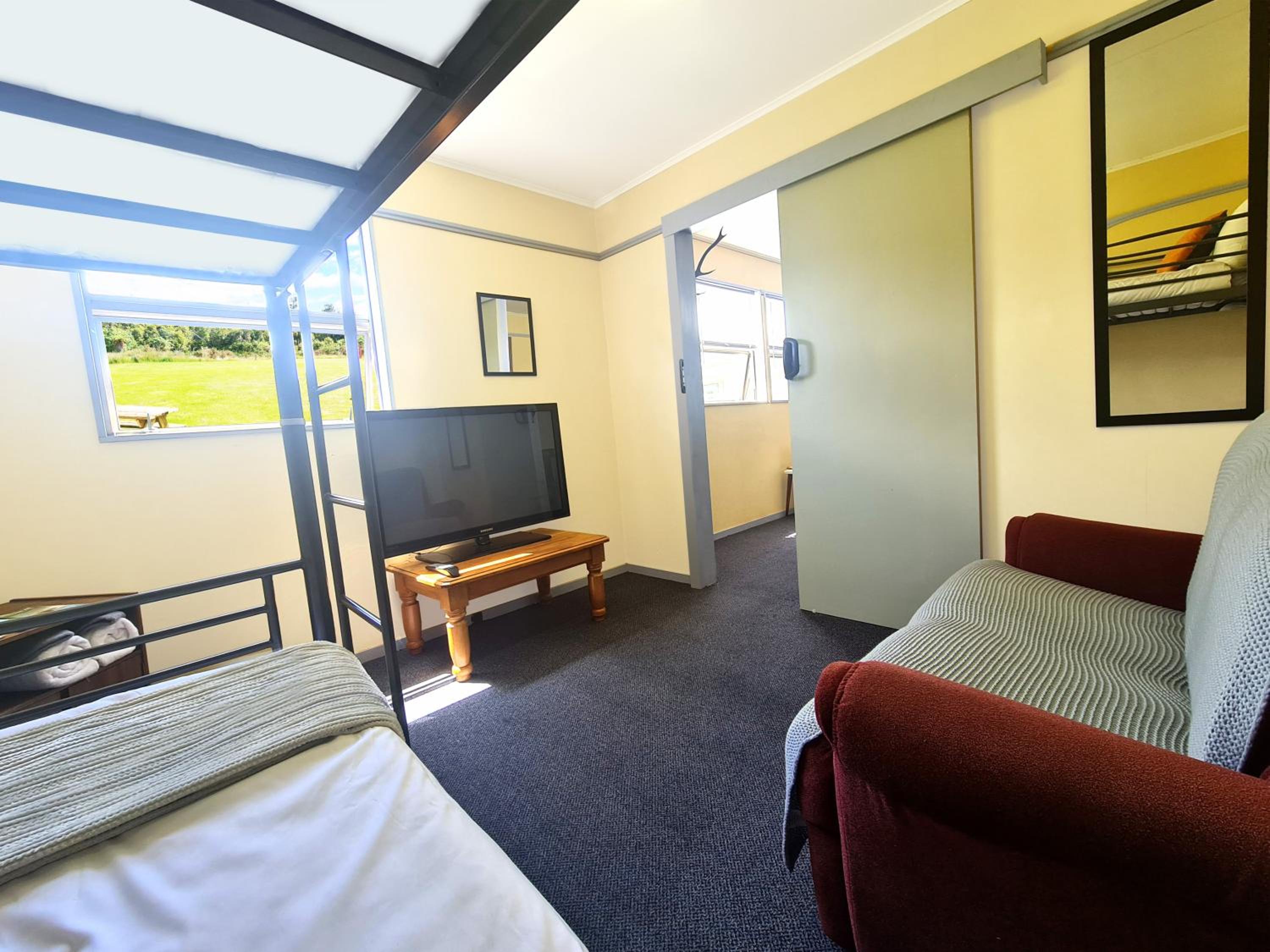 Mixed Dormitory Room photo 3