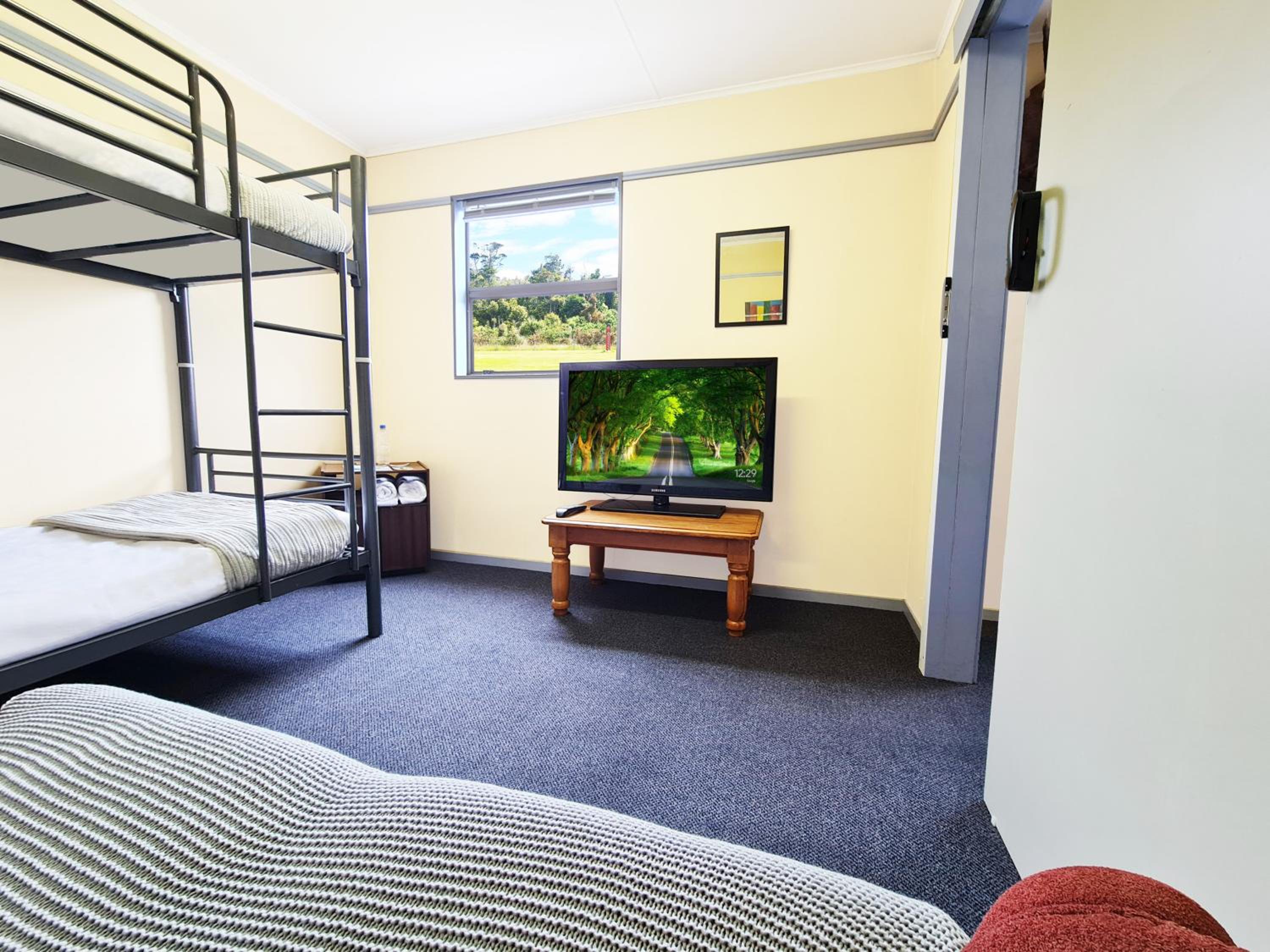 Mixed Dormitory Room photo 1