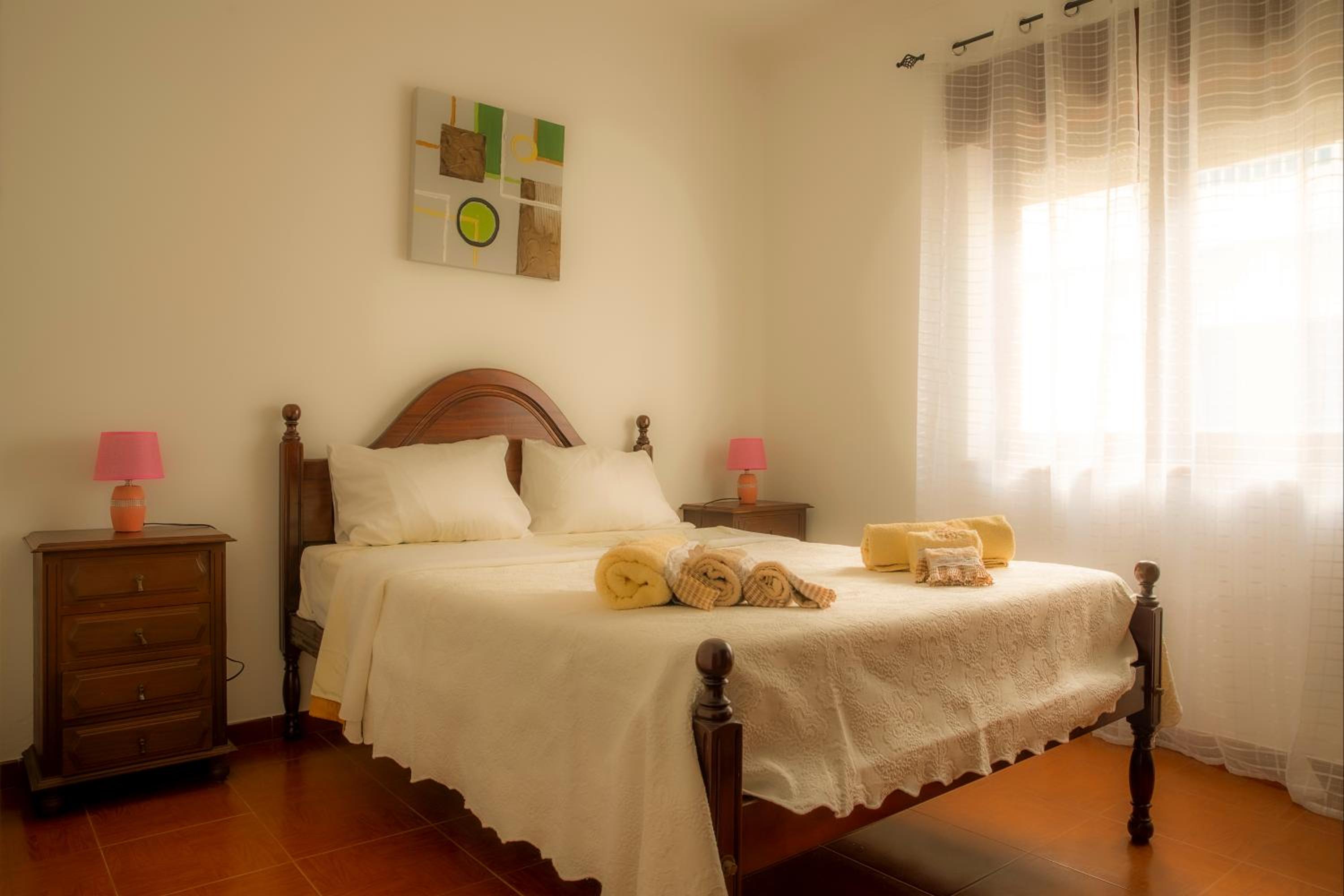 Two-Bedroom House - Photo 2