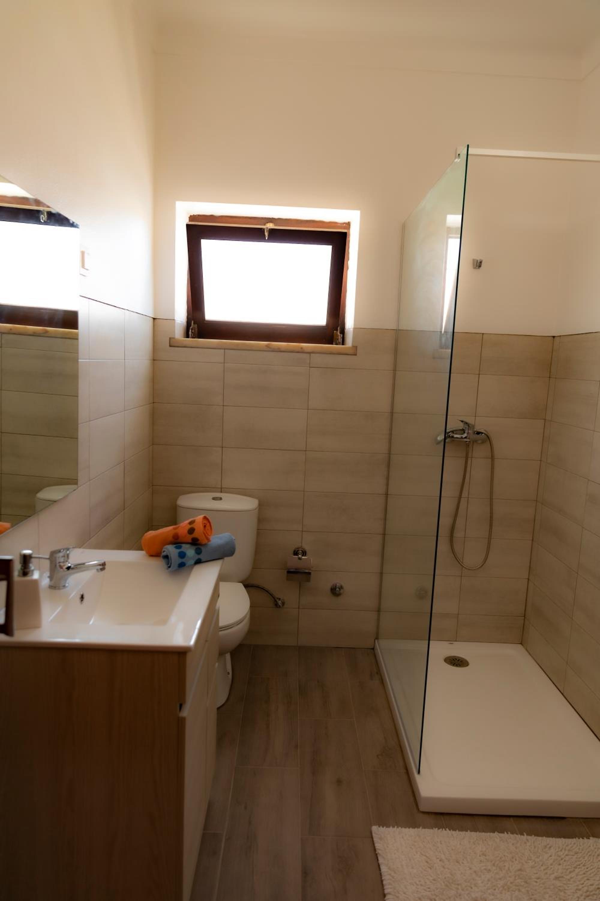 Two-Bedroom House - Photo 5