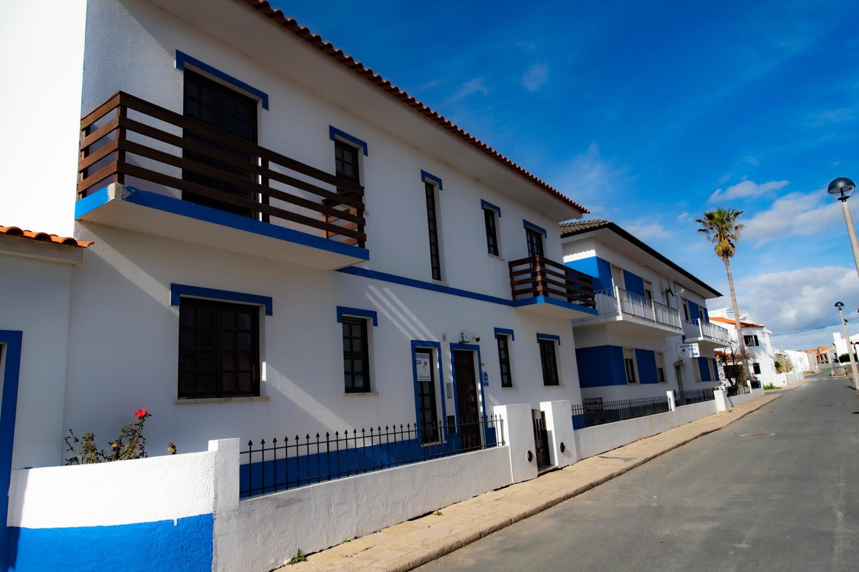 One-Bedroom House - Photo 2