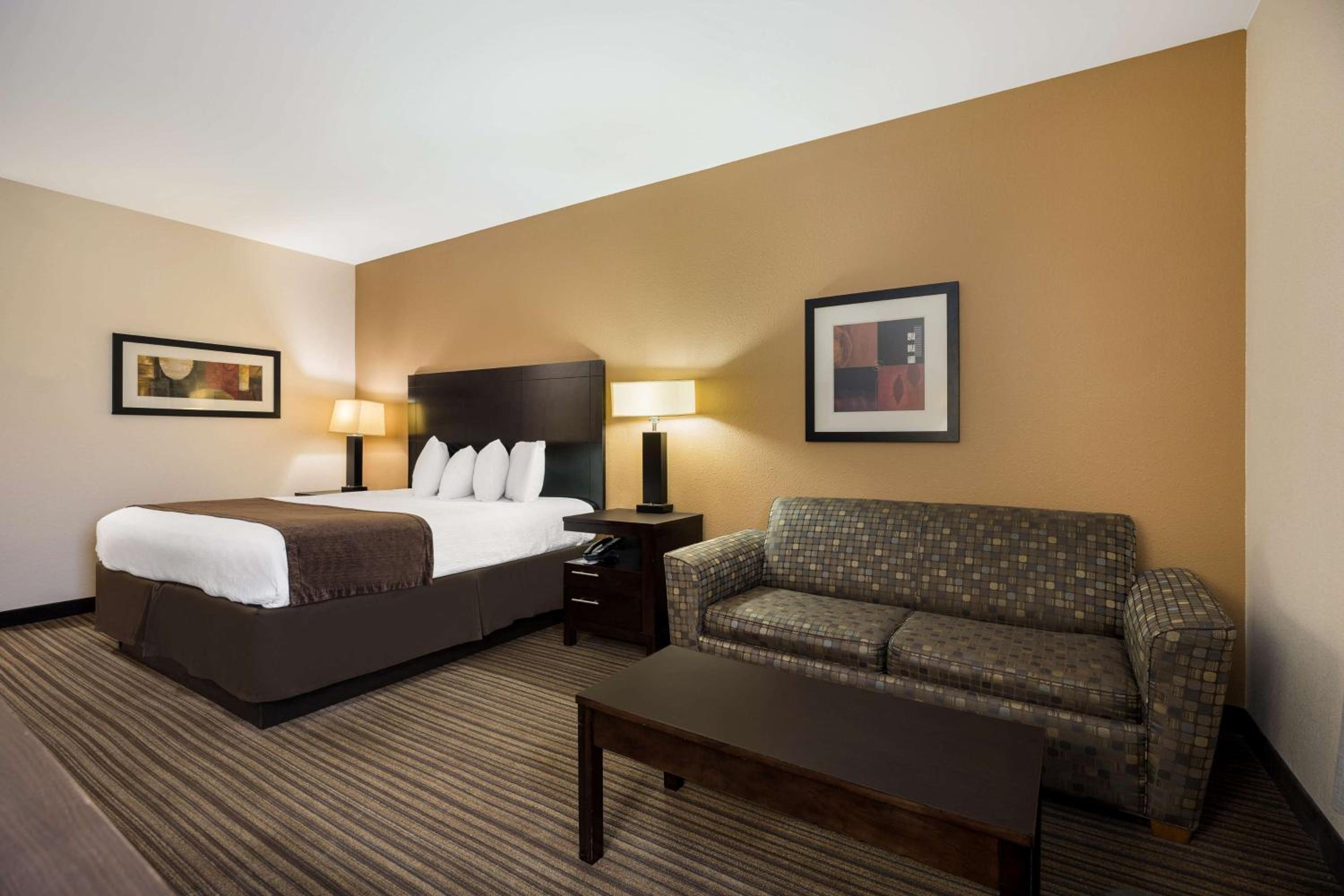 King Room with Bath Tub - Disability Access/Non-Smoking  photo 2