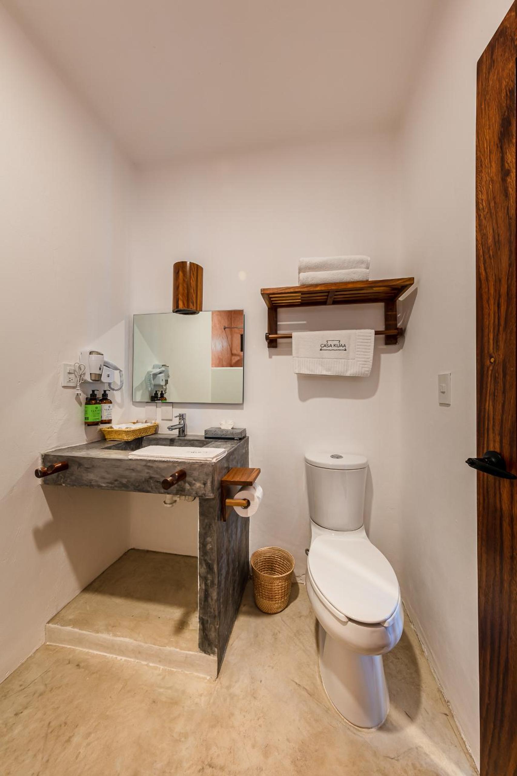 Double Room - Photo 8