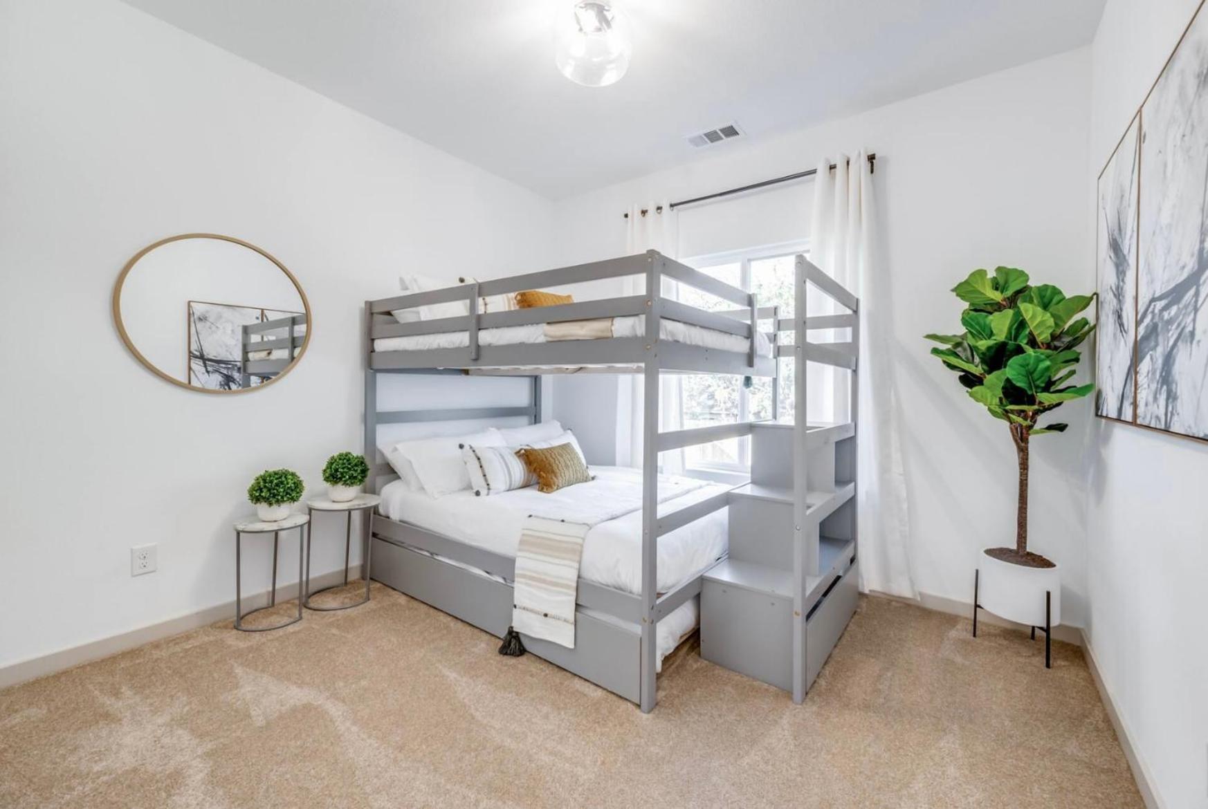 Three-Bedroom Townhouse - Photo 19